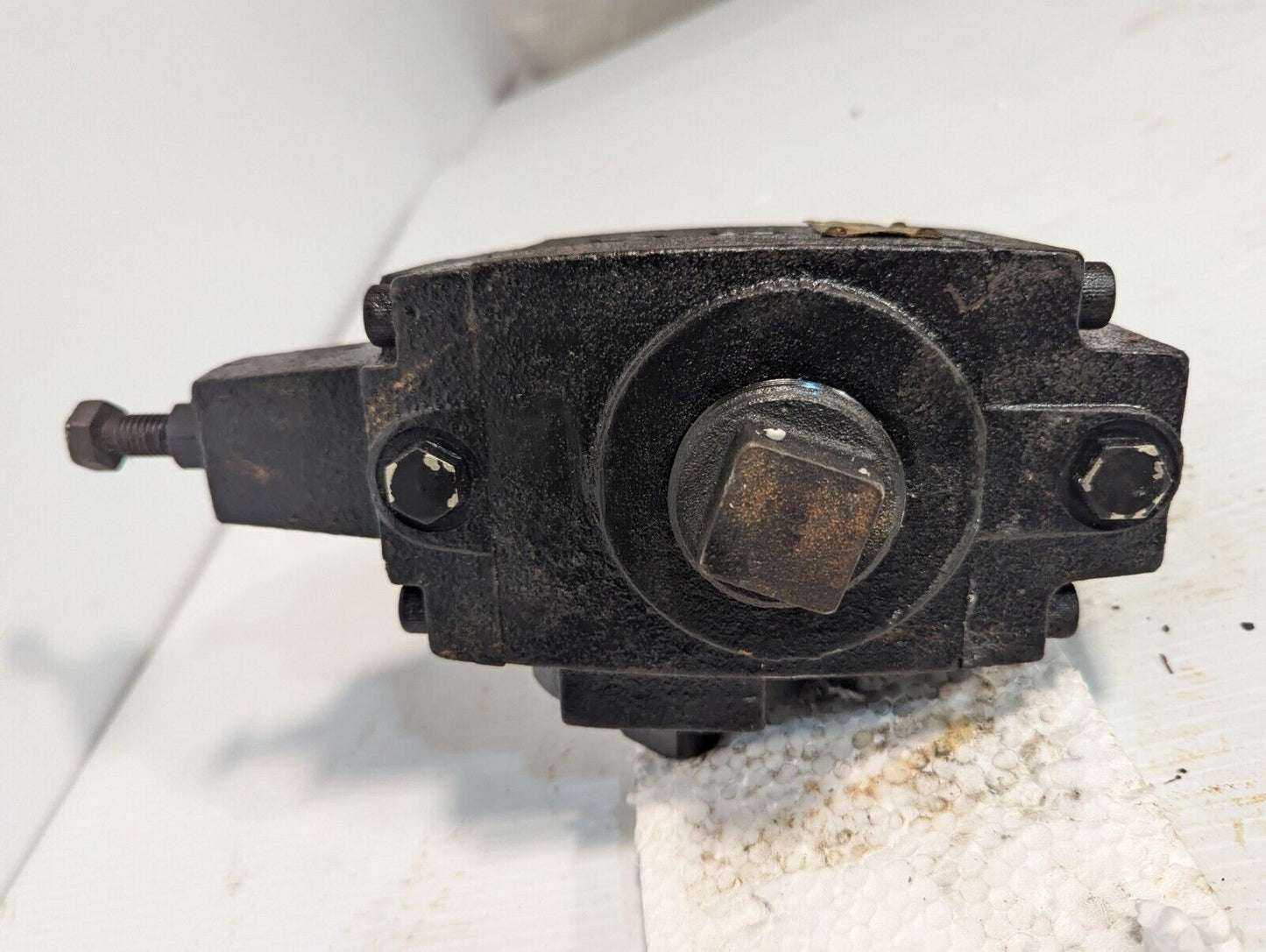 Vickers RT 12 B3 30 pressure control valve, 250-1000PSI range
