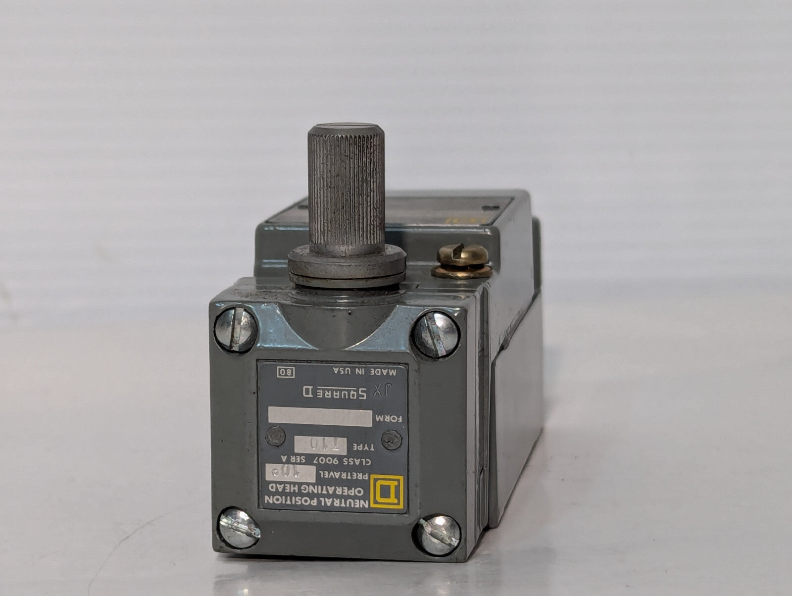 Square D 9007-C68T10 Mechanical Turret Head Position Switch, 10° Pre-travel Arm