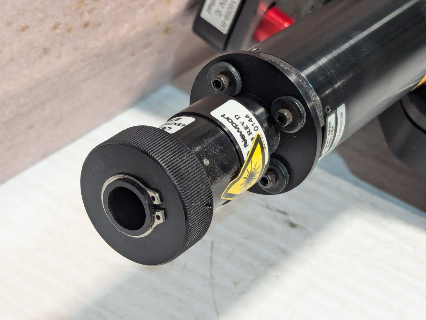 JDS Uniphase 1144P Helium Neon Gas Laser Tube & 14-10059-00 Mount -Free Shipping