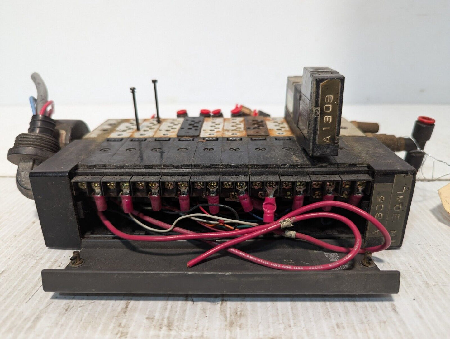 Taiyo Manifold Bank with 1 Taiyo USR530-RT8  Solenoid Valve - Free Shipping