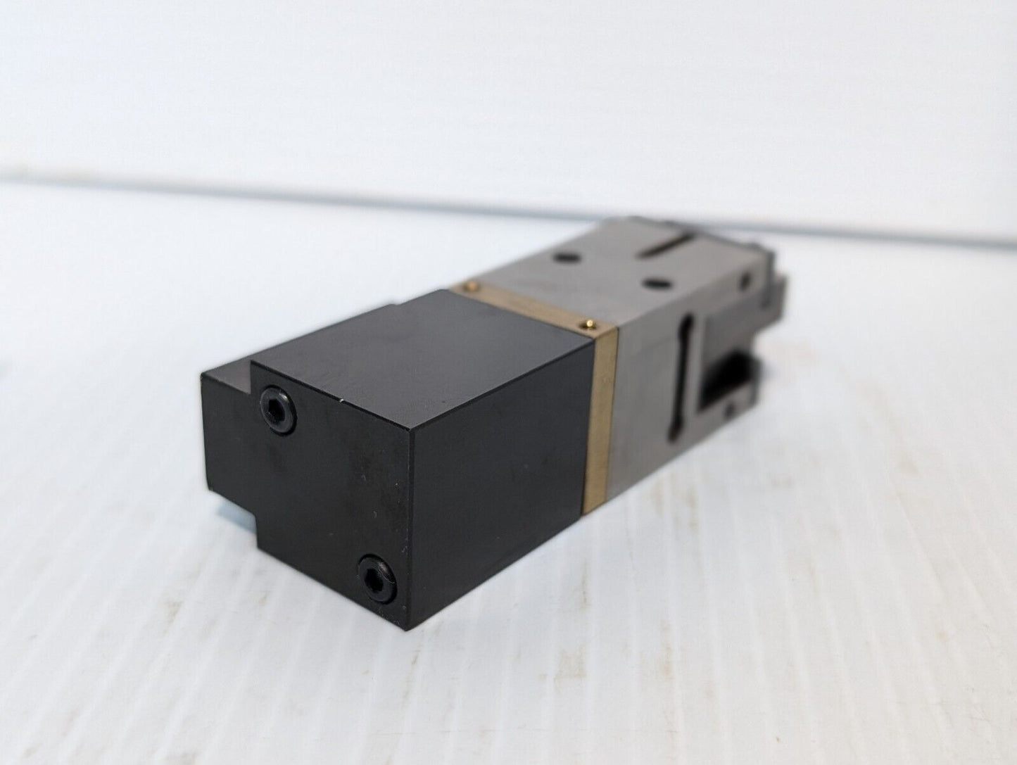 5-723-00047-1 Finger Parallel Gripper or Linear Bearing Actuator Slide