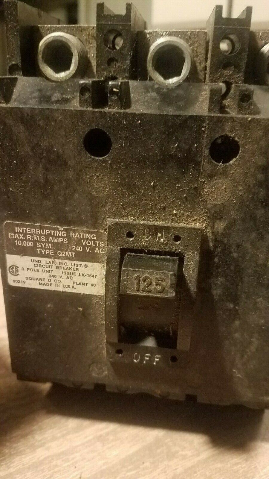 Square D Q2M-3125-MT 125 Amp 240 VAC 3 Pole Circuit Breaker Q2M3125 Q2M3125MT