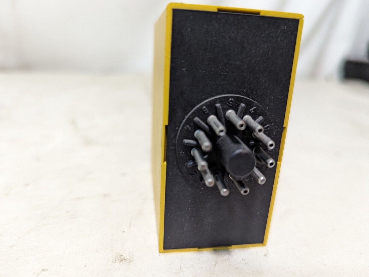 Unic RI-48 on delay timer relay, 0sec-10min, 48-250VAC/DC, multi-time