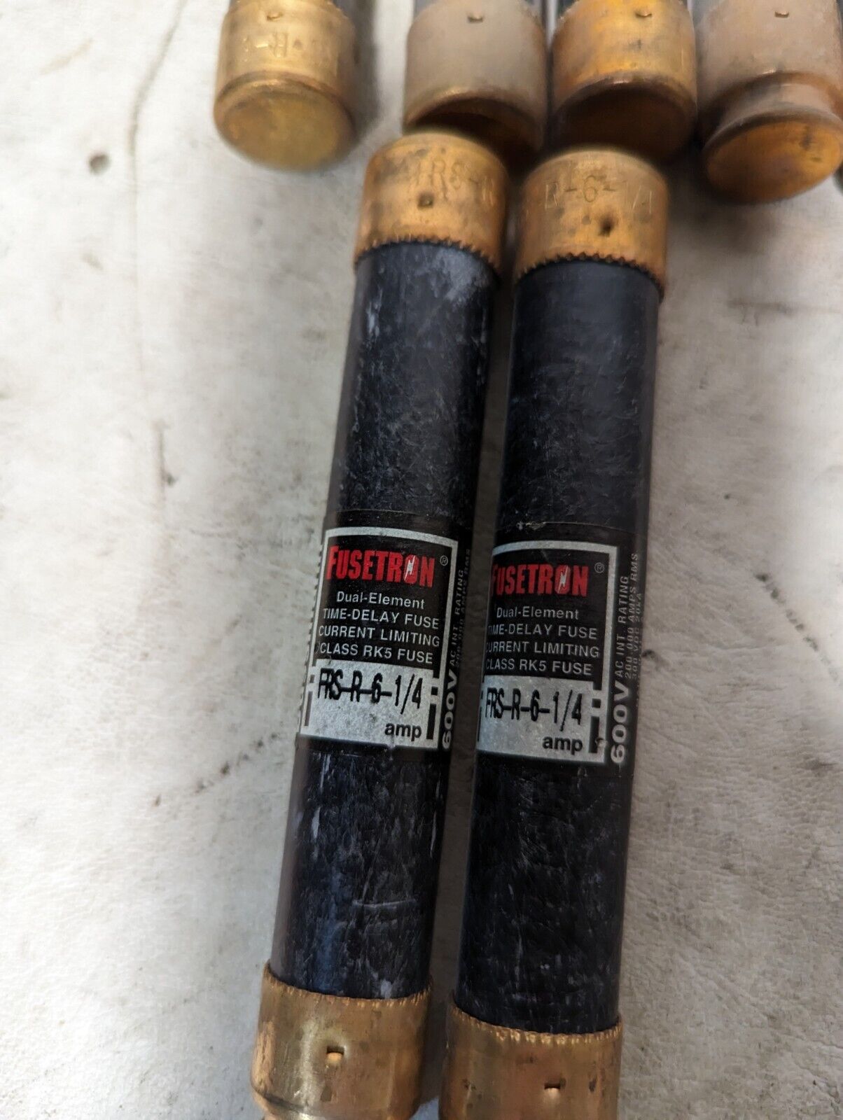 Large lot of 100 FRS-R fuses, 18xFRS-R-9, 15xFRS-R-8, 7xFRS-R-6-1/4, 1xFRS-R-6,