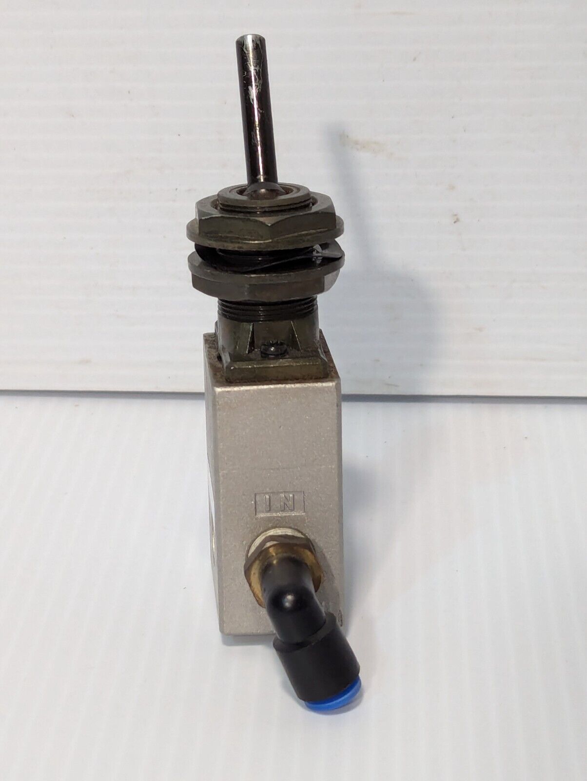 SMC NVM220 Pneumatic Toggle Switch Valve 1/4"NPT 2-Way 2-Port - Free Shipping