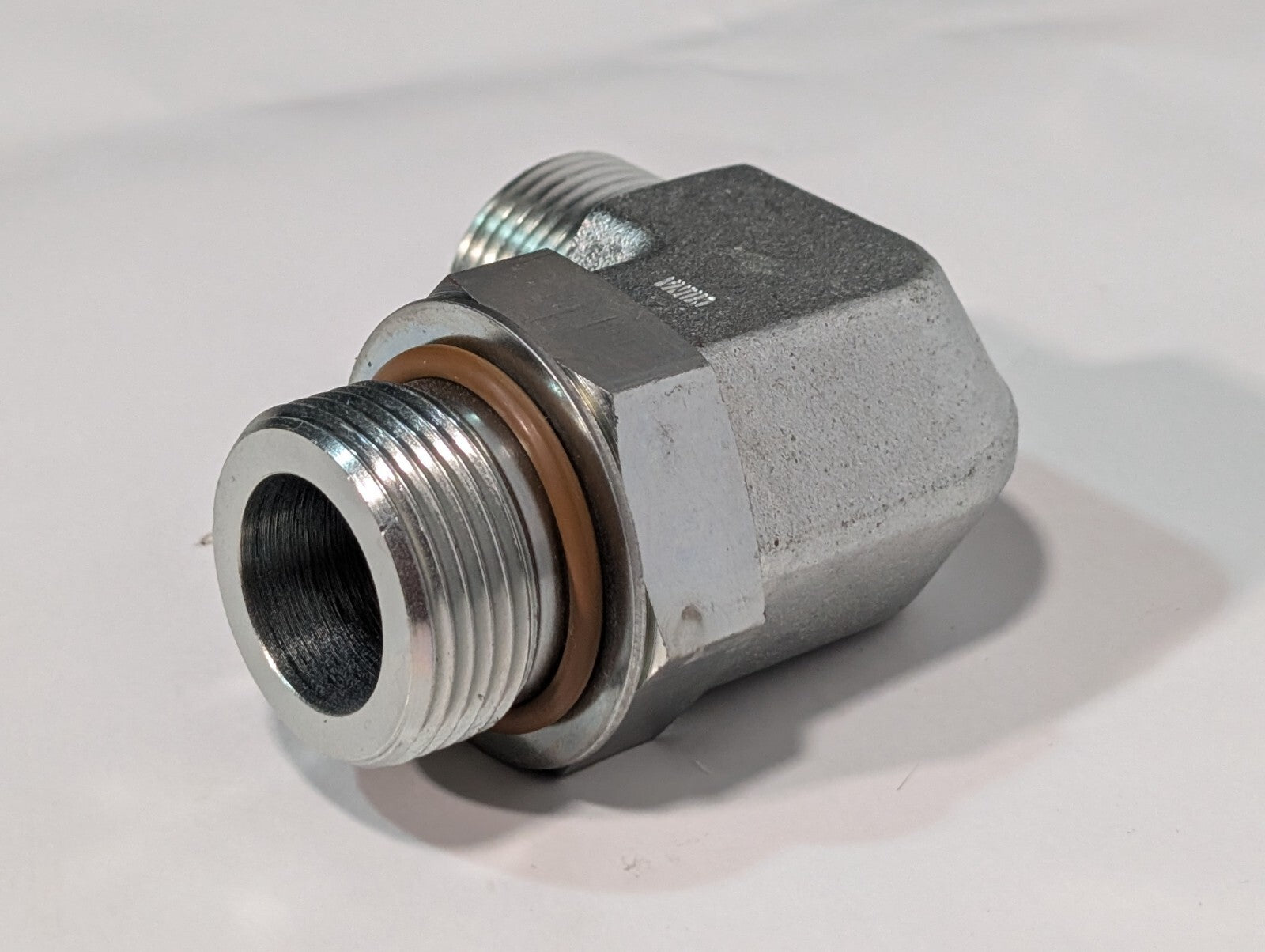 Sullair 02250152-544 Elbow Connector 90°, 1" SAE x 3/4" ORFS Compressor Part