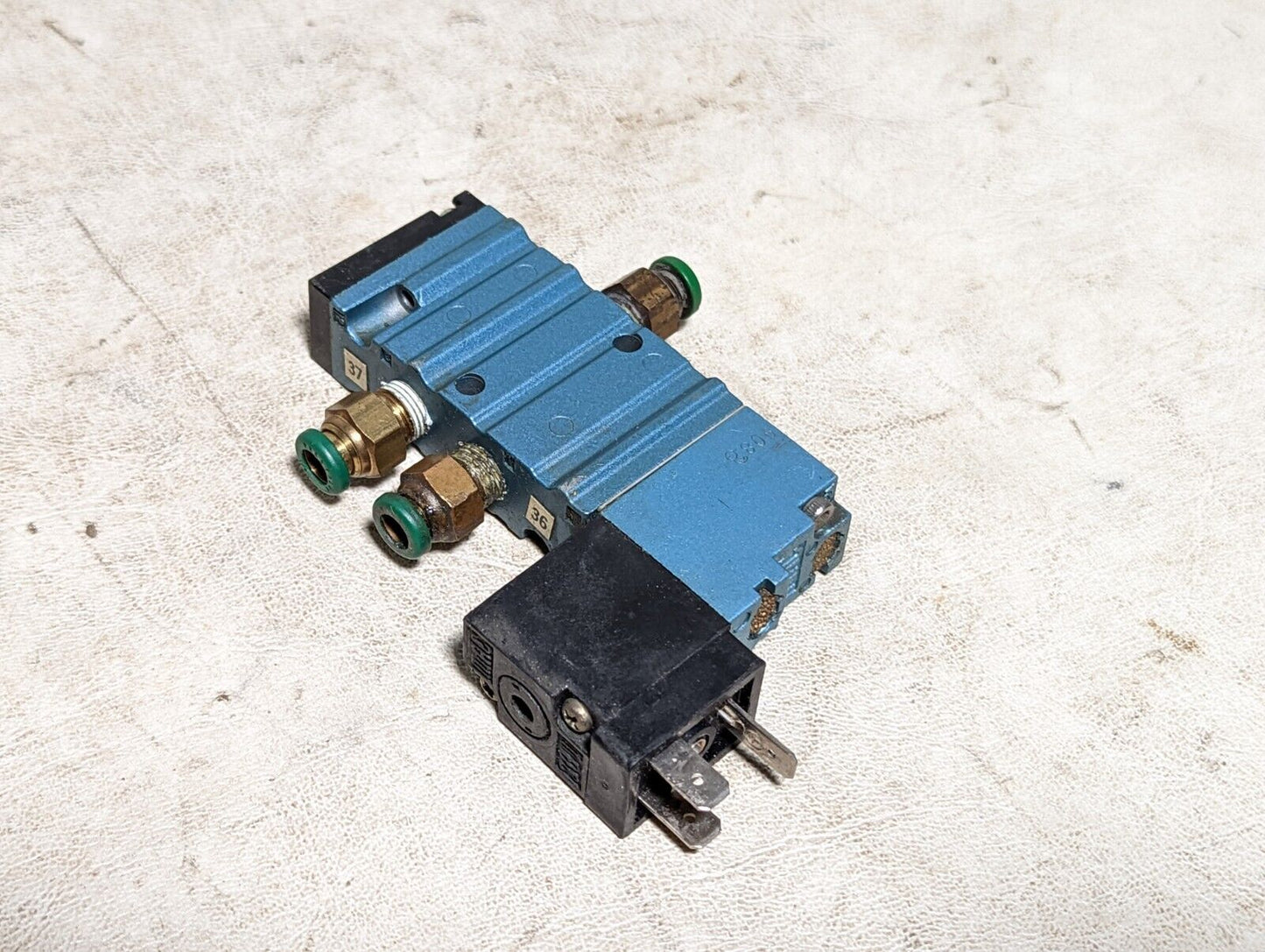 MAC 411A-A0A-DM-DDAJ-1JB pneumatic valve with DMB-DDAJ-1JB 24VDC solenoid