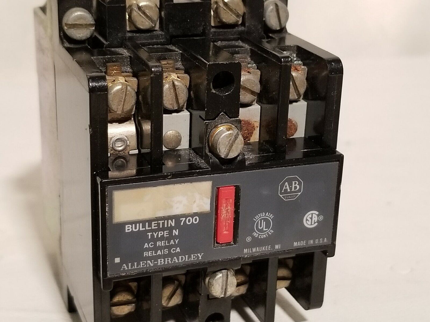 Allen-Bradley 700-N400A1, Series C, Type N, AC Relay 84AB86 coil 110/120VAC