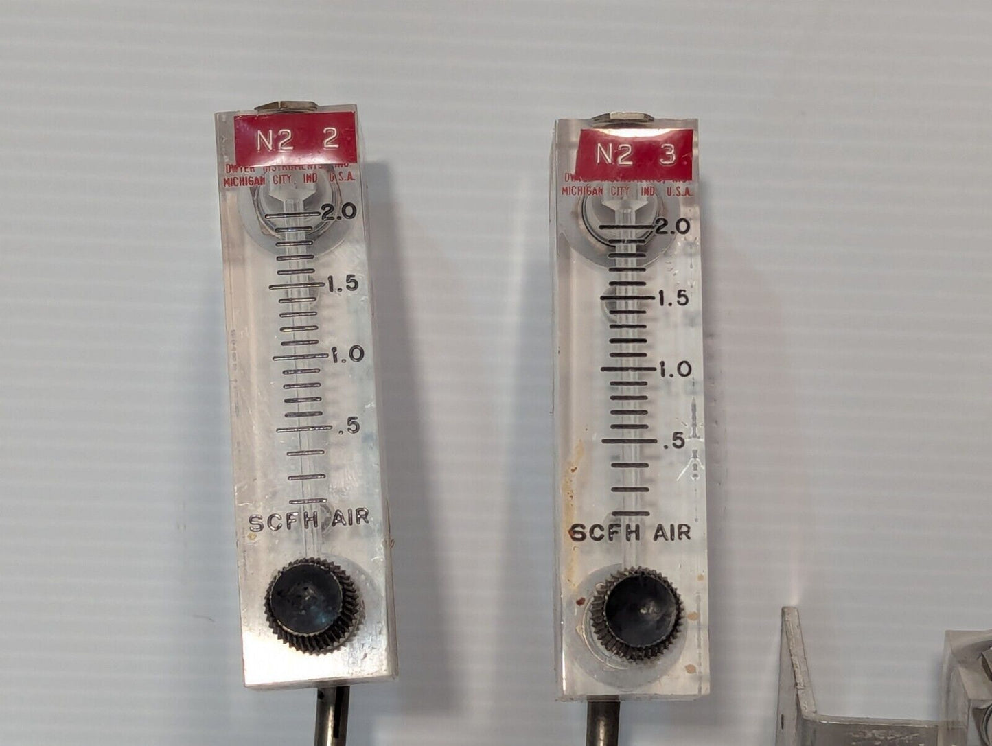 (1) Dwyer VFA-4-SSV Flow Meter 1-10 Scale SCFH Air