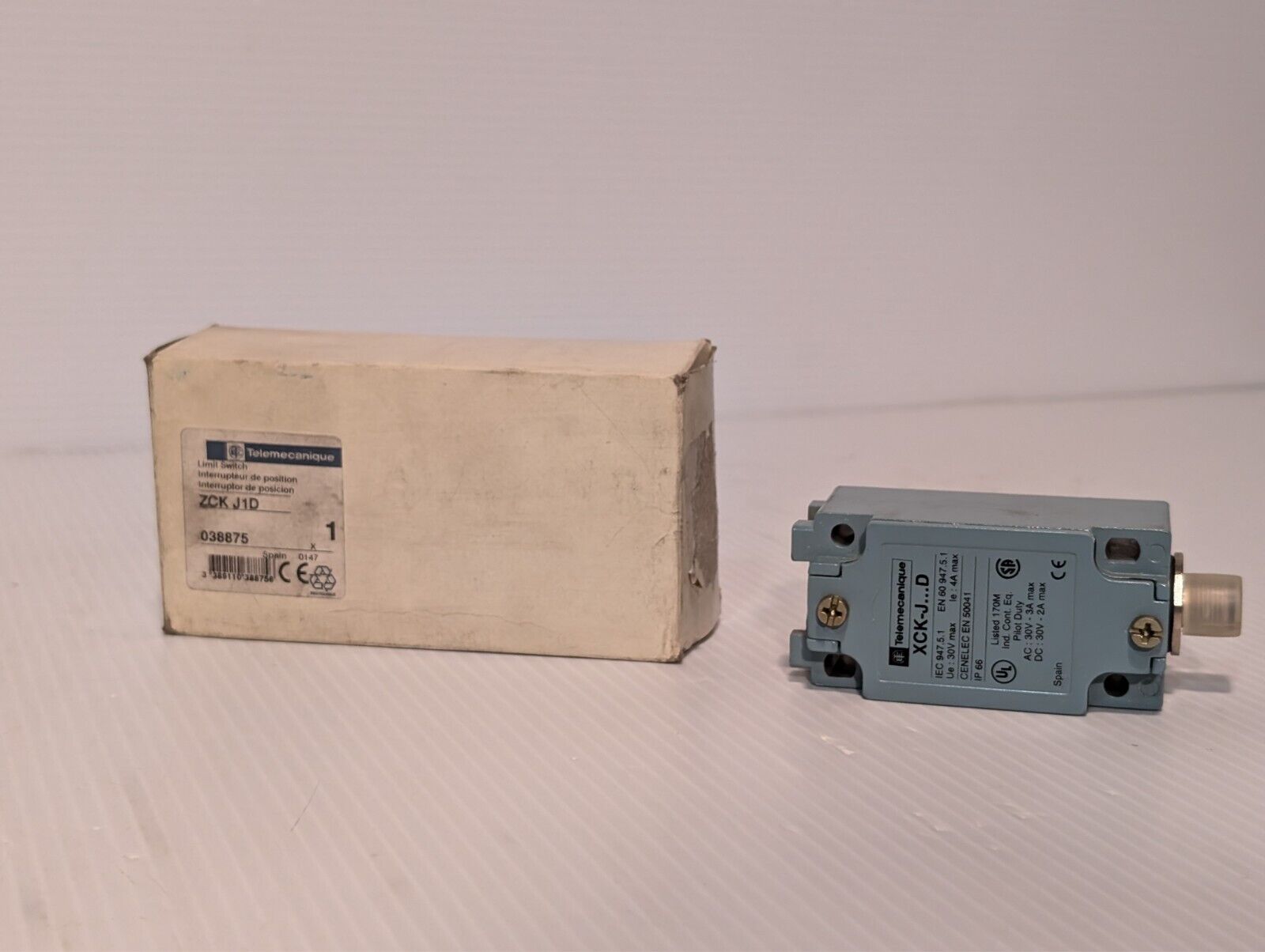 Telemecanique ZCKJ1D Limit Switch Body 038875 2-Pole 1NC+1NO Metal Fixed-Type