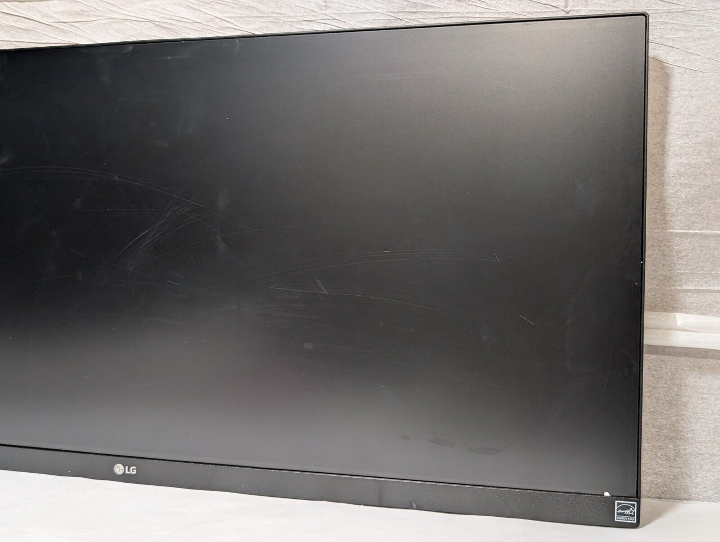 (Scratched) LG 29" UltraWide Full HD LED-LCD Monitor 29BQ650-W W/ Accessories