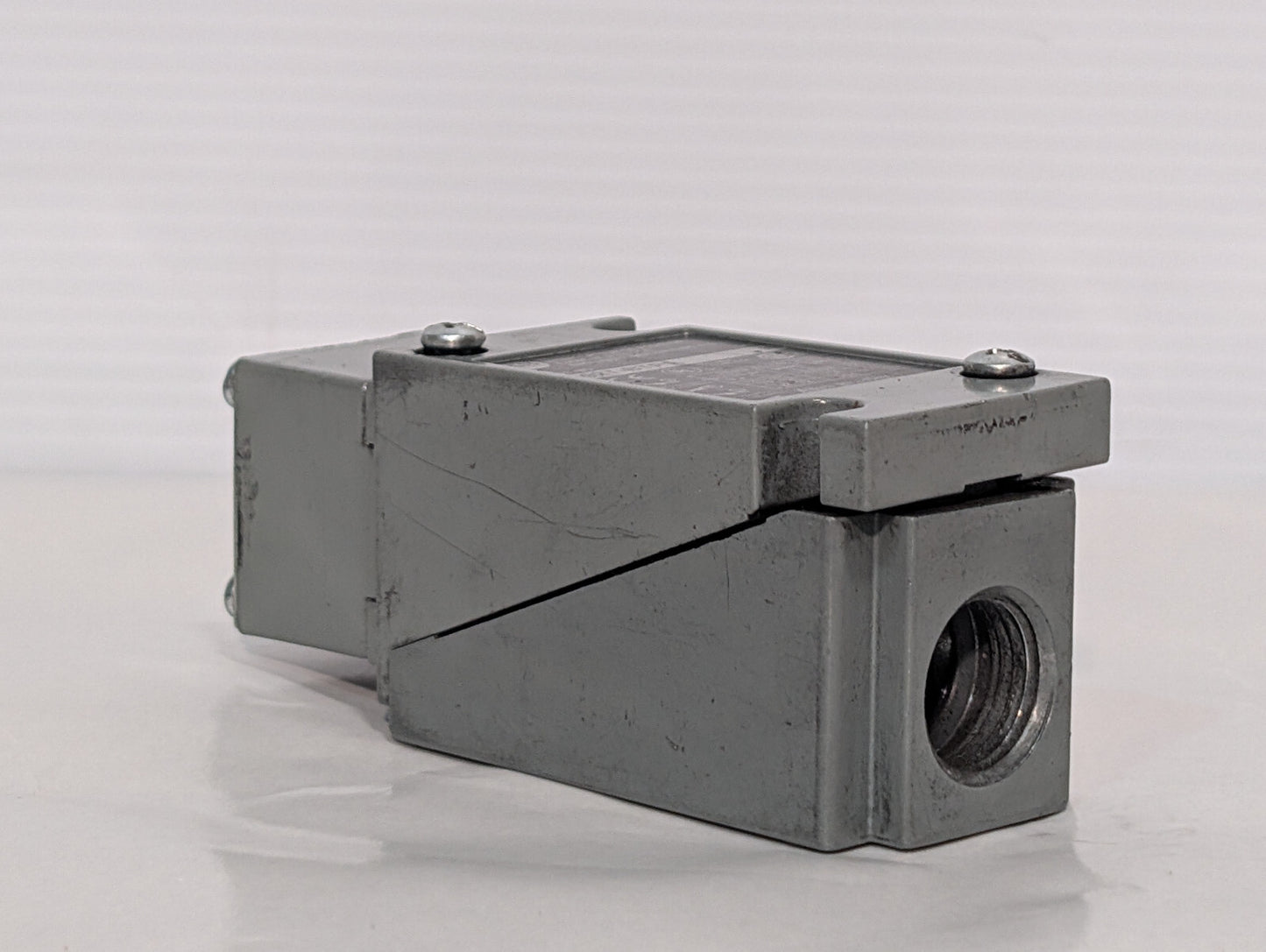 Allen Bradley 802T-BTP1 Oil Tight Limit Switch, Series H, Made in USA