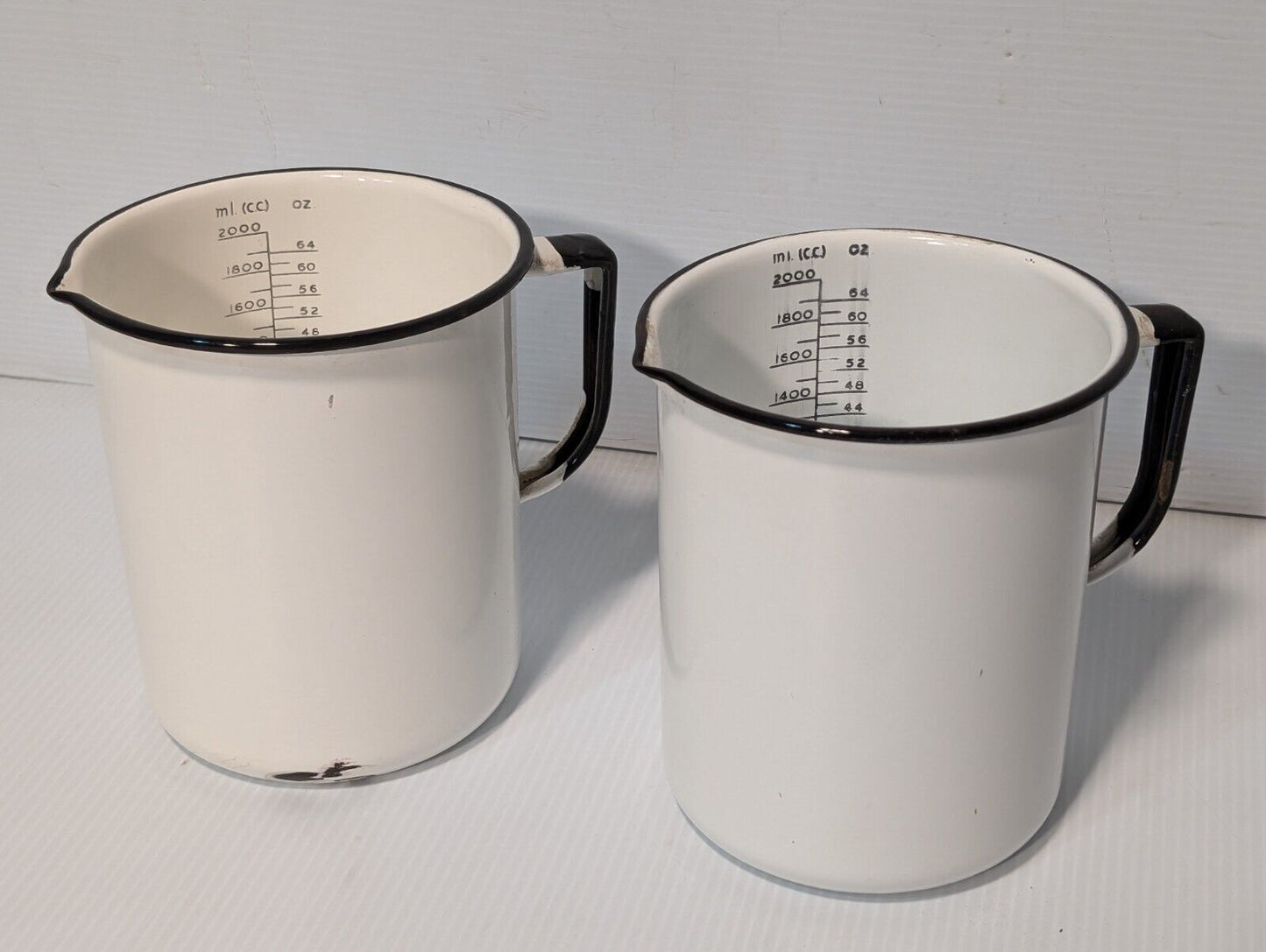 Lot of 2 white enamel lab beakers measures to 2,000ml - Free Shipping