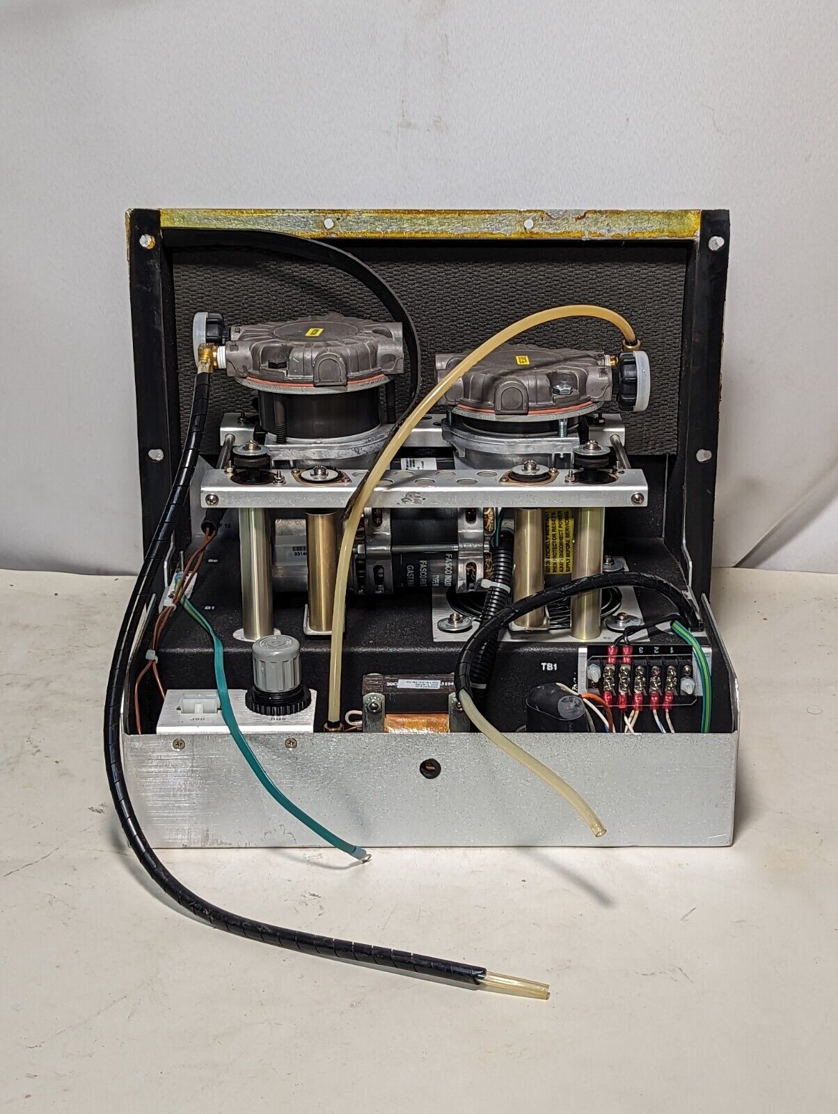 Unbranded pump base with GAST SAA-P104-HB miniature rocking piston compressor