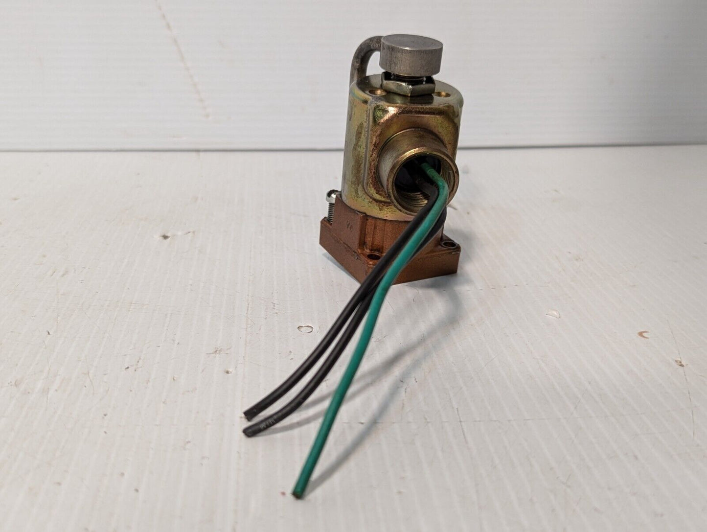 Versa ESM-3012-84-PC-Z-3-A120 Solenoid Valve 8.7W - Free Shipping-