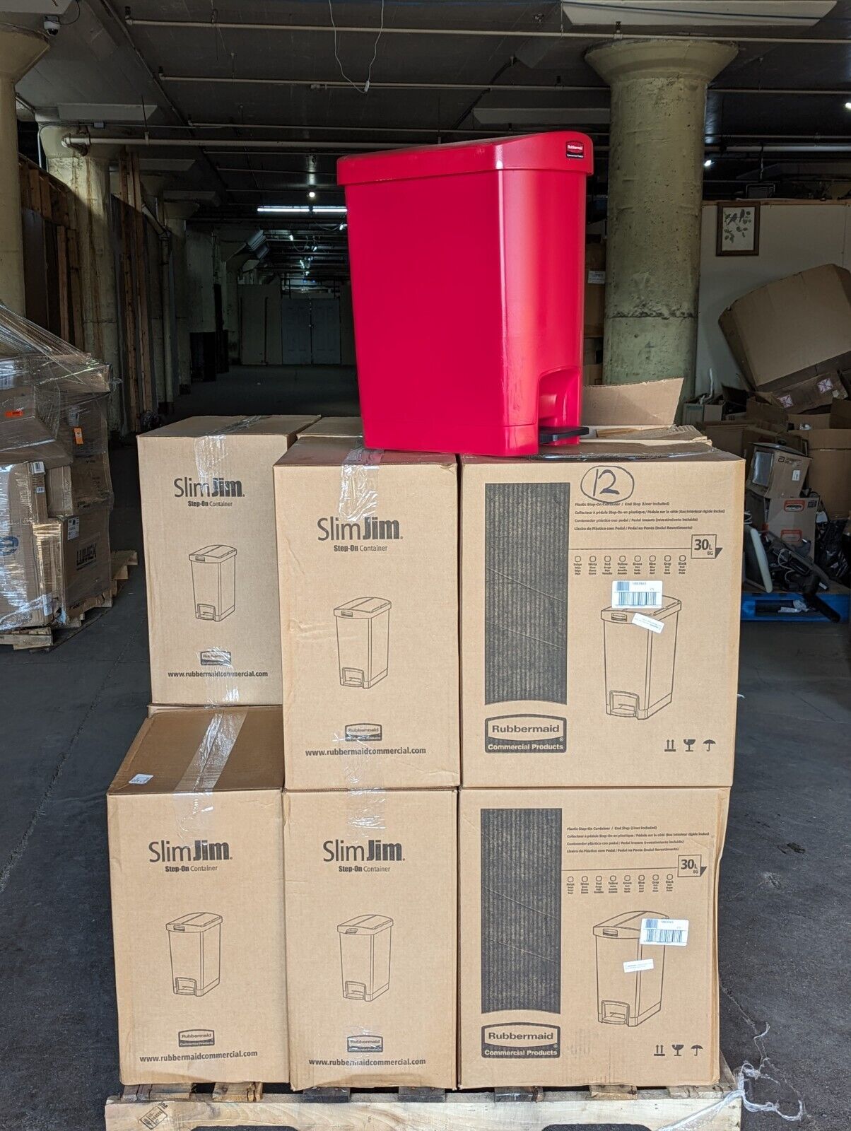 Rubbermaid 1883565 Slim Jim red resin 30L/8gal plastic step-on container