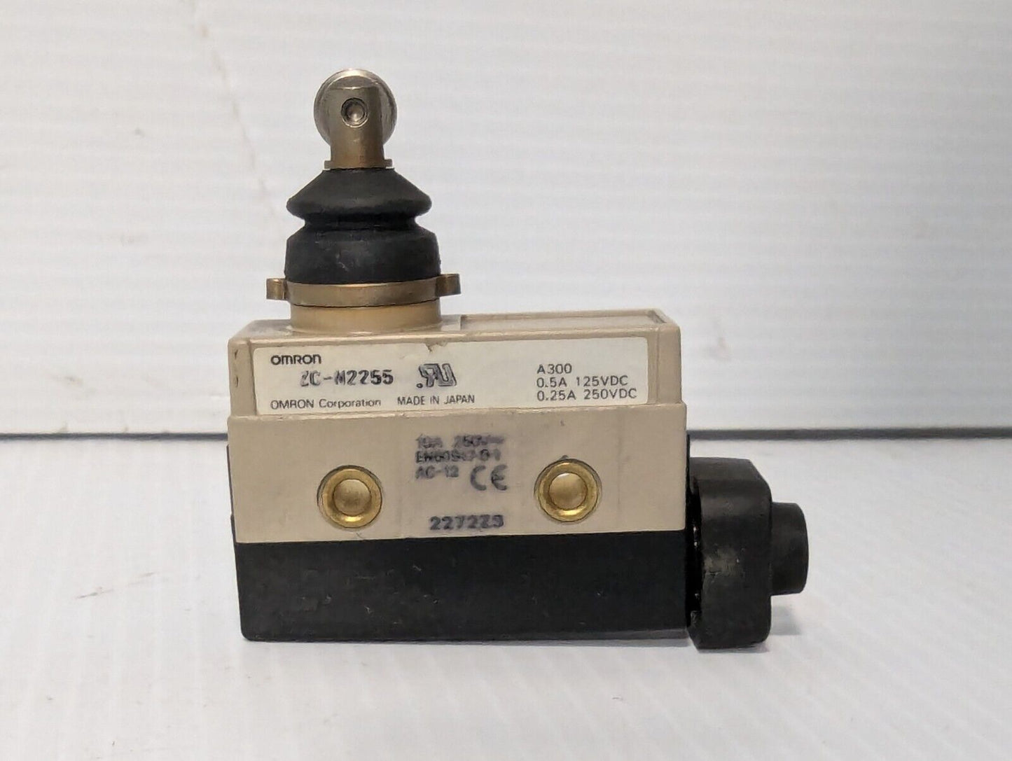 Omron Corporation ZC-N2255 Limit Switch, Roller, 10Amp, Max 250VDC,Free Shipping