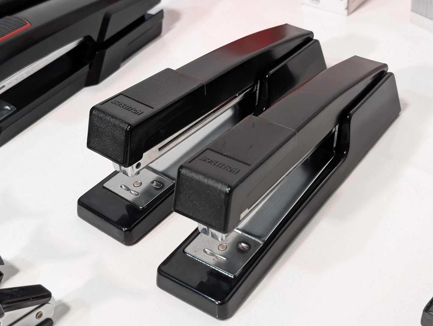 Staples Staplers Removers and Standard Staples, see photos