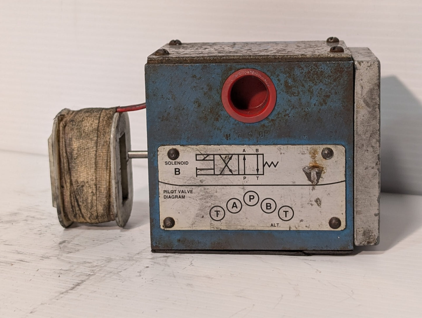 Vickers DG4S4 012A 50 Directional Control Pilot Solenoid Valve Two-Stage
