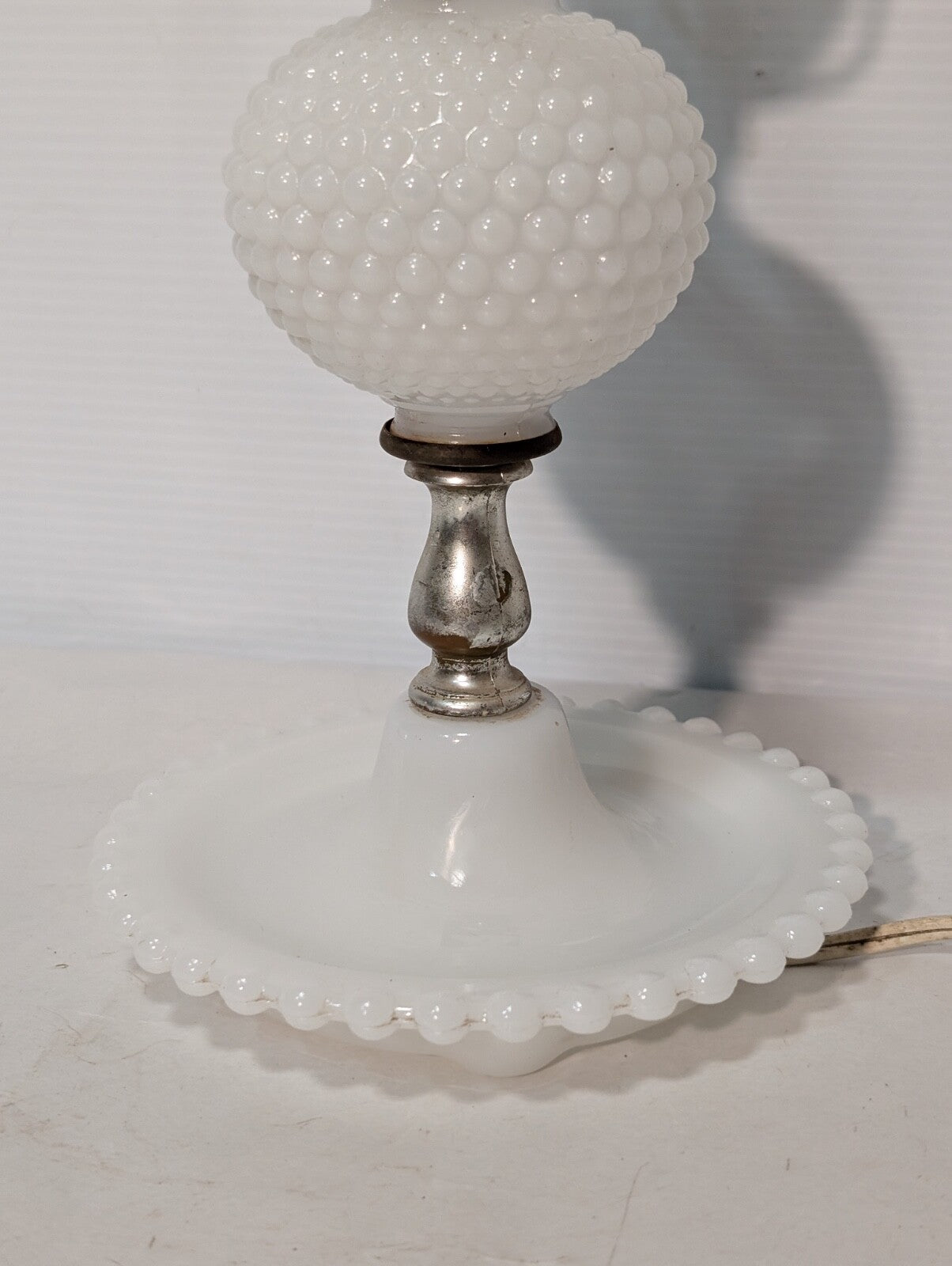 Vintage Mid-Century Modern Fenton White Milk Glass Hobnail Table Lamp