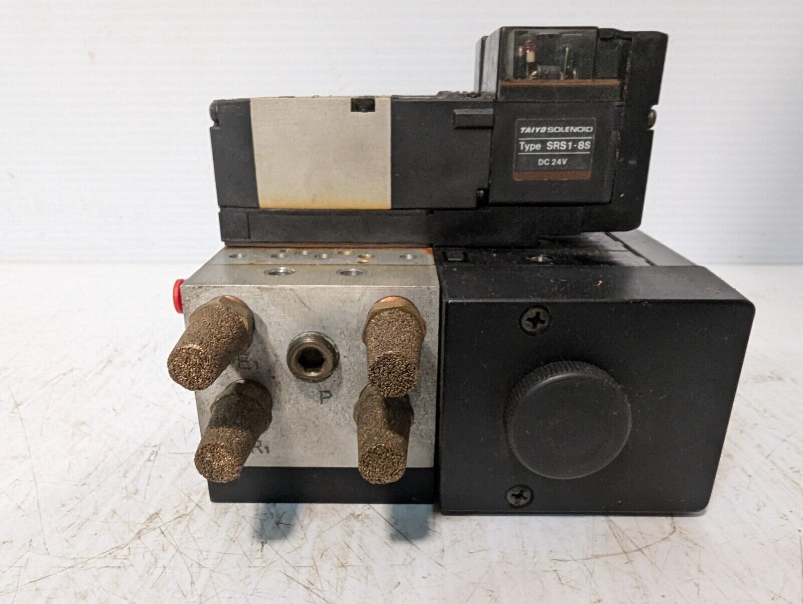 Taiyo Manifold Block w/ 3 SRS1-8S DC24V Solenoid Valves - Free Shipping