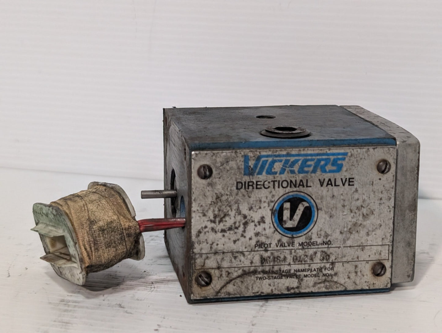Vickers DG4S4 012A 50 Directional Control Pilot Solenoid Valve Two-Stage