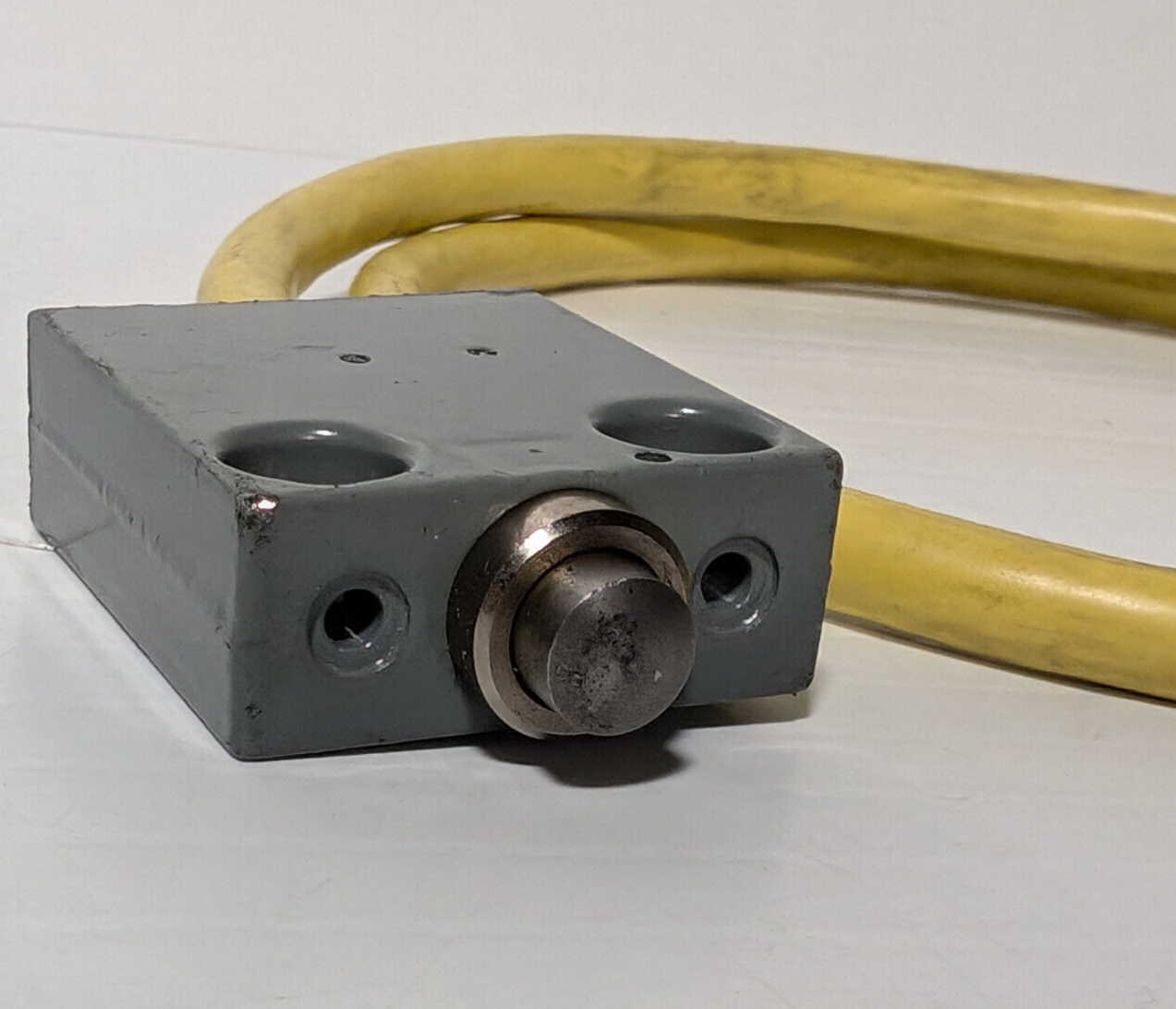 Square D MS01S0300 Enclosed Push Button Limit Switch, Sensor, Automation, 10A