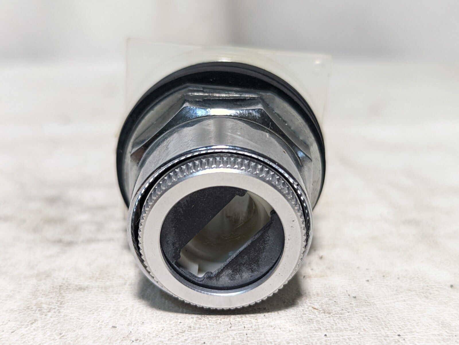 Square D 9001KS43 Selector Switch Without Knob CLASS 9001 TYPE KS43 SERIES K