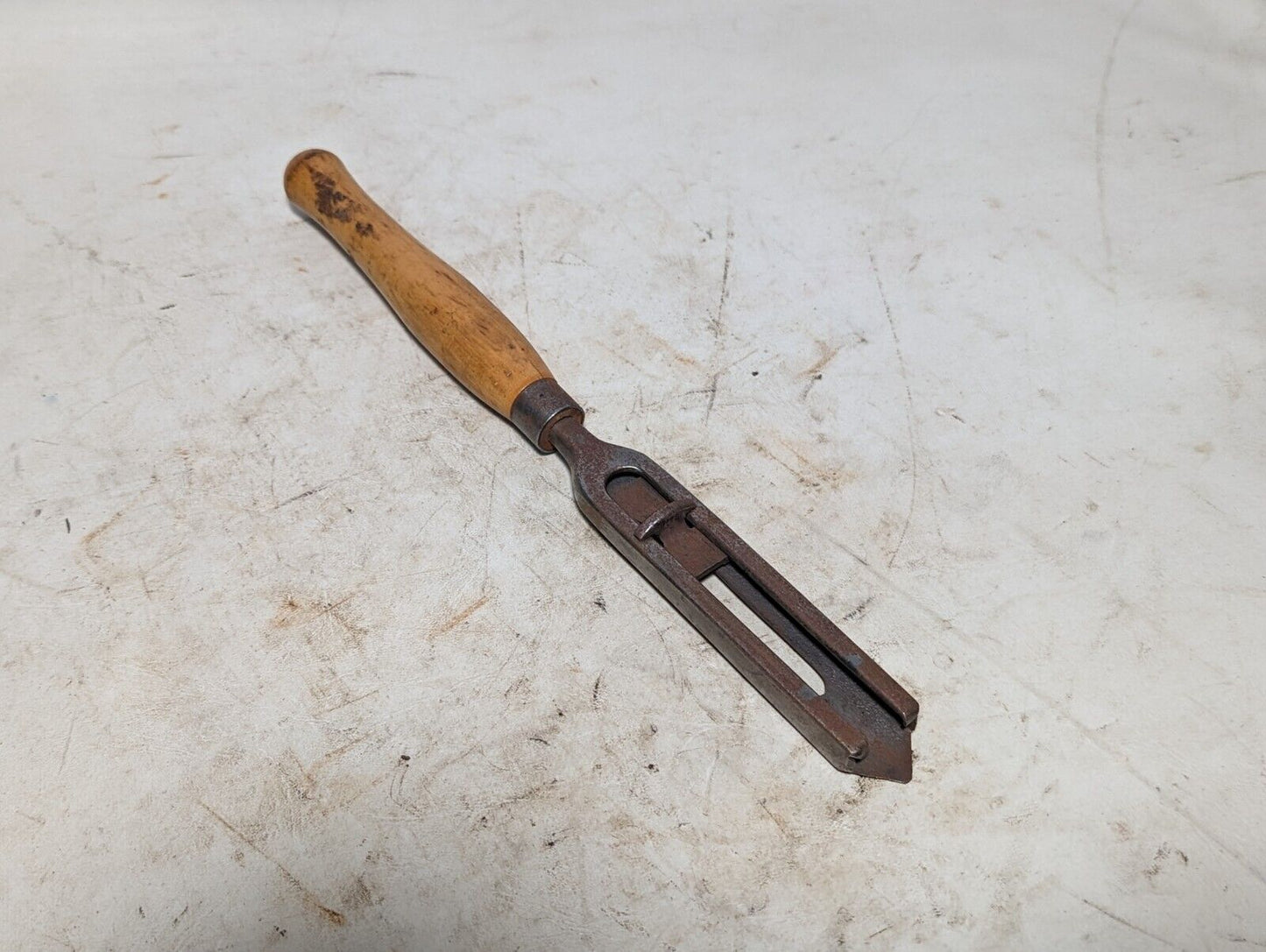 Wood-turning chisel head/handle to use changeable blades, no blades included