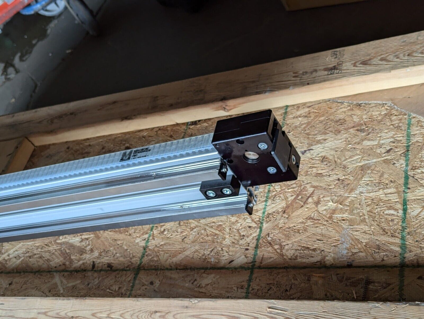 Macron 8676A01 Linear Rail Actuator w/Onvio 9000566 Reducer / 3915-11-000-0415