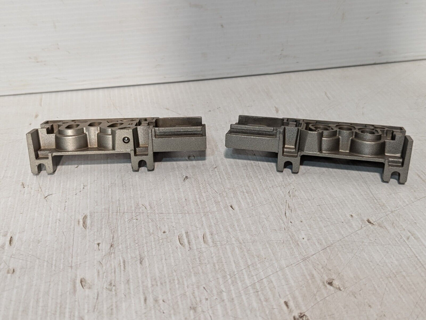 SMC ME202LR Manifold End Plate Assembly - Free Shipping