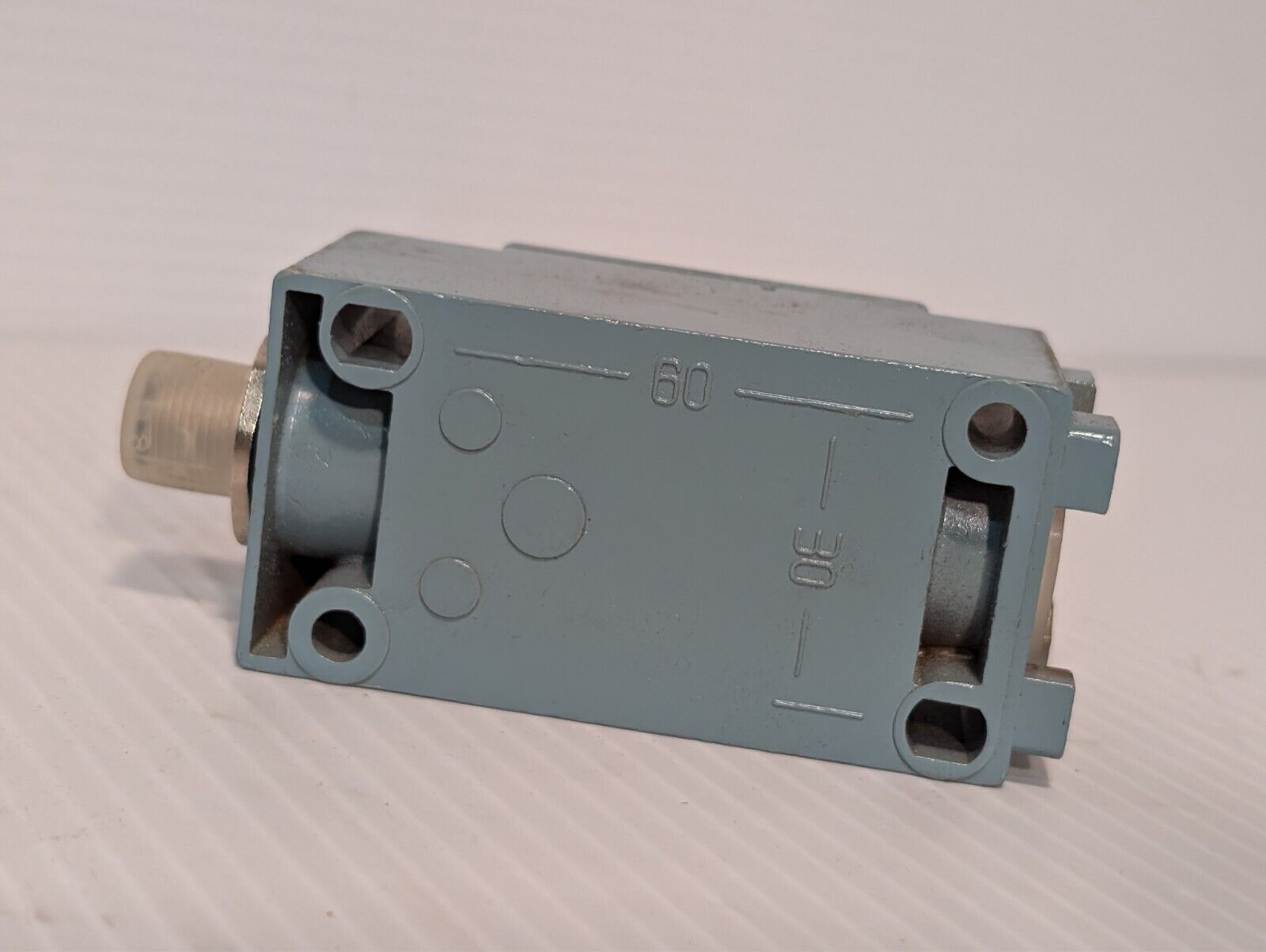 Telemecanique ZCKJ1D Limit Switch Body 038875 2-Pole 1NC+1NO Metal Fixed-Type