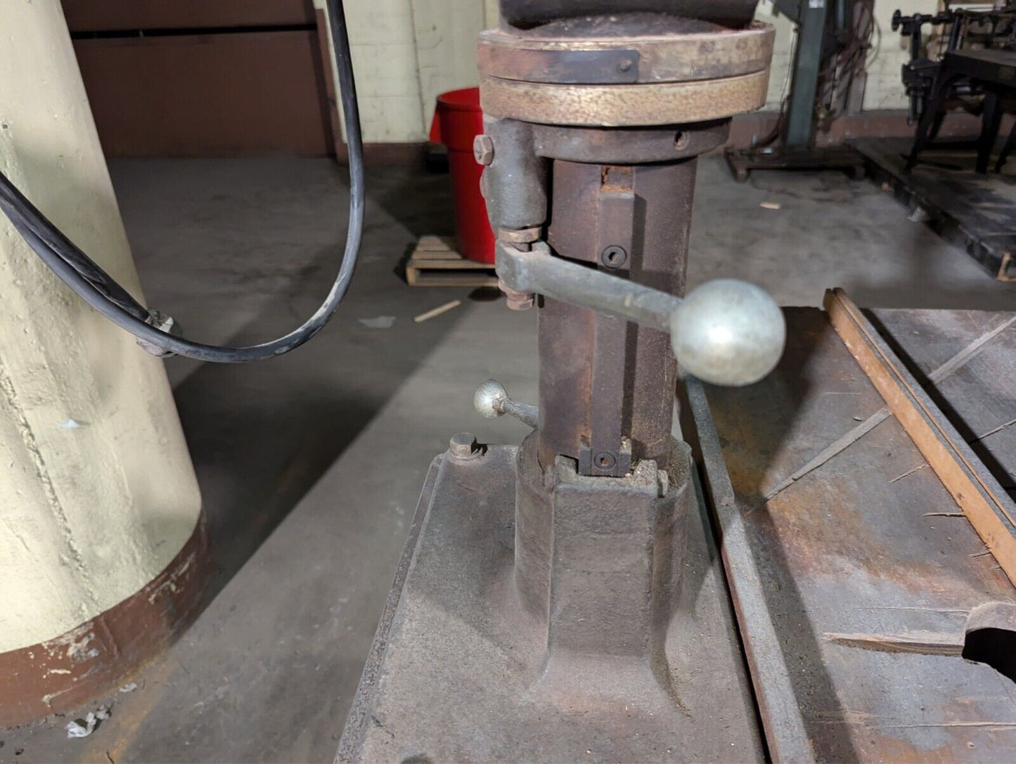Walker-Turner Radial Arm Saw RA551 Centro Pivot Vintage Manufacturing Equipment