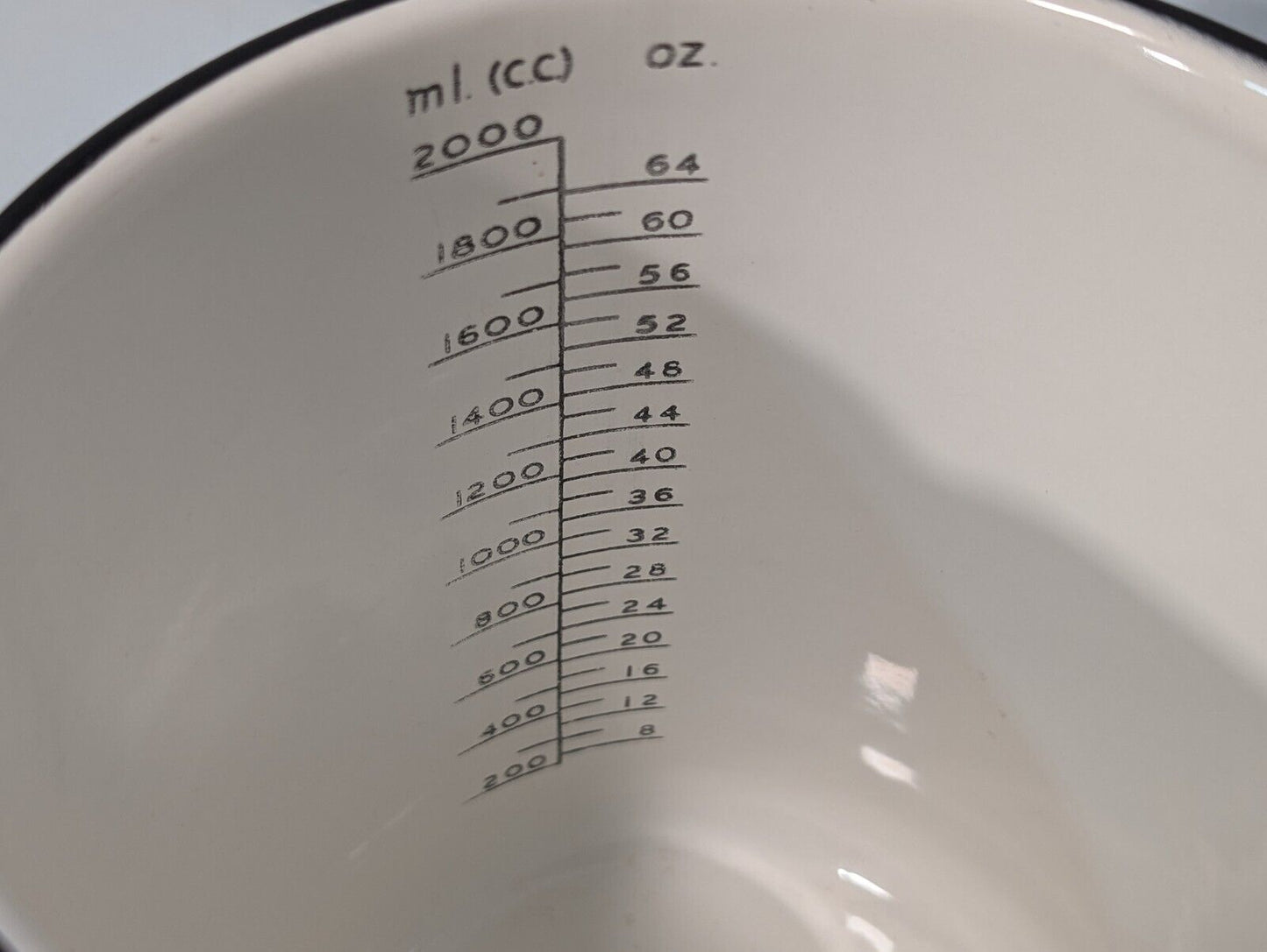 Lot of 2 white enamel lab beakers measures to 2,000ml - Free Shipping