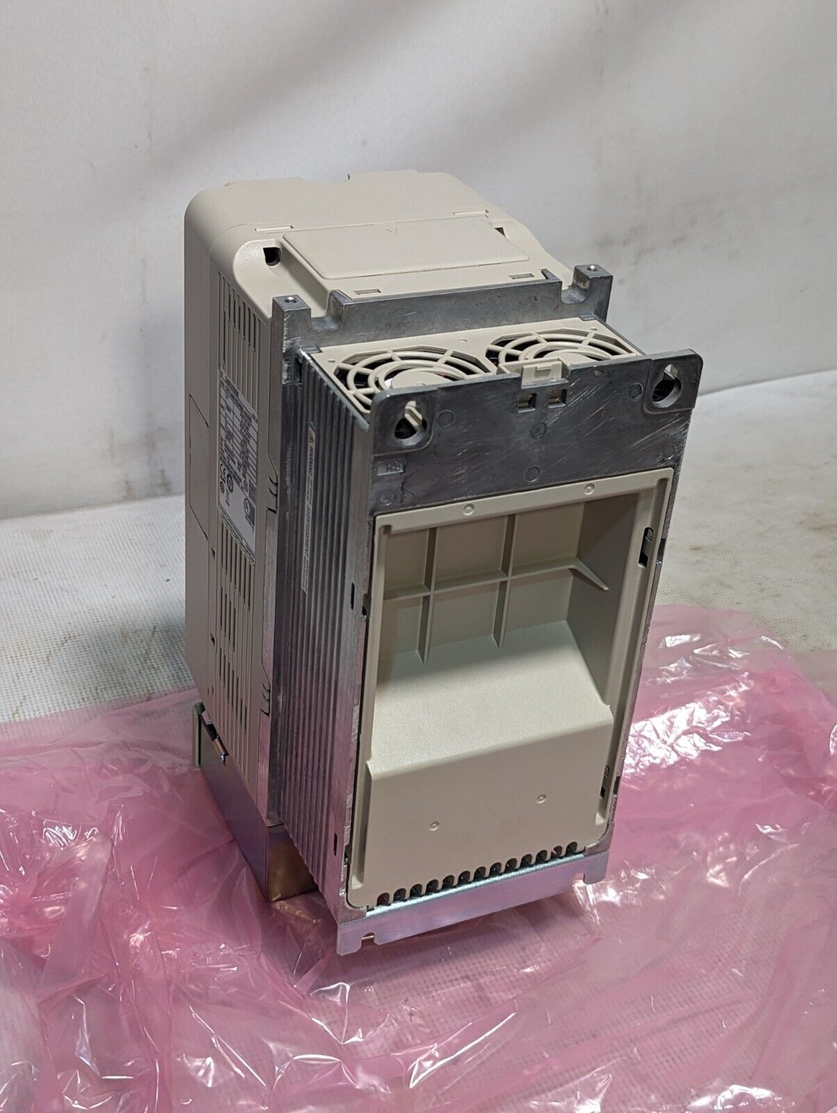 Yaskawa GA80U2030ABM AC drive, GA800, 200-240V, 3 phase, 7.5kW output, for indus