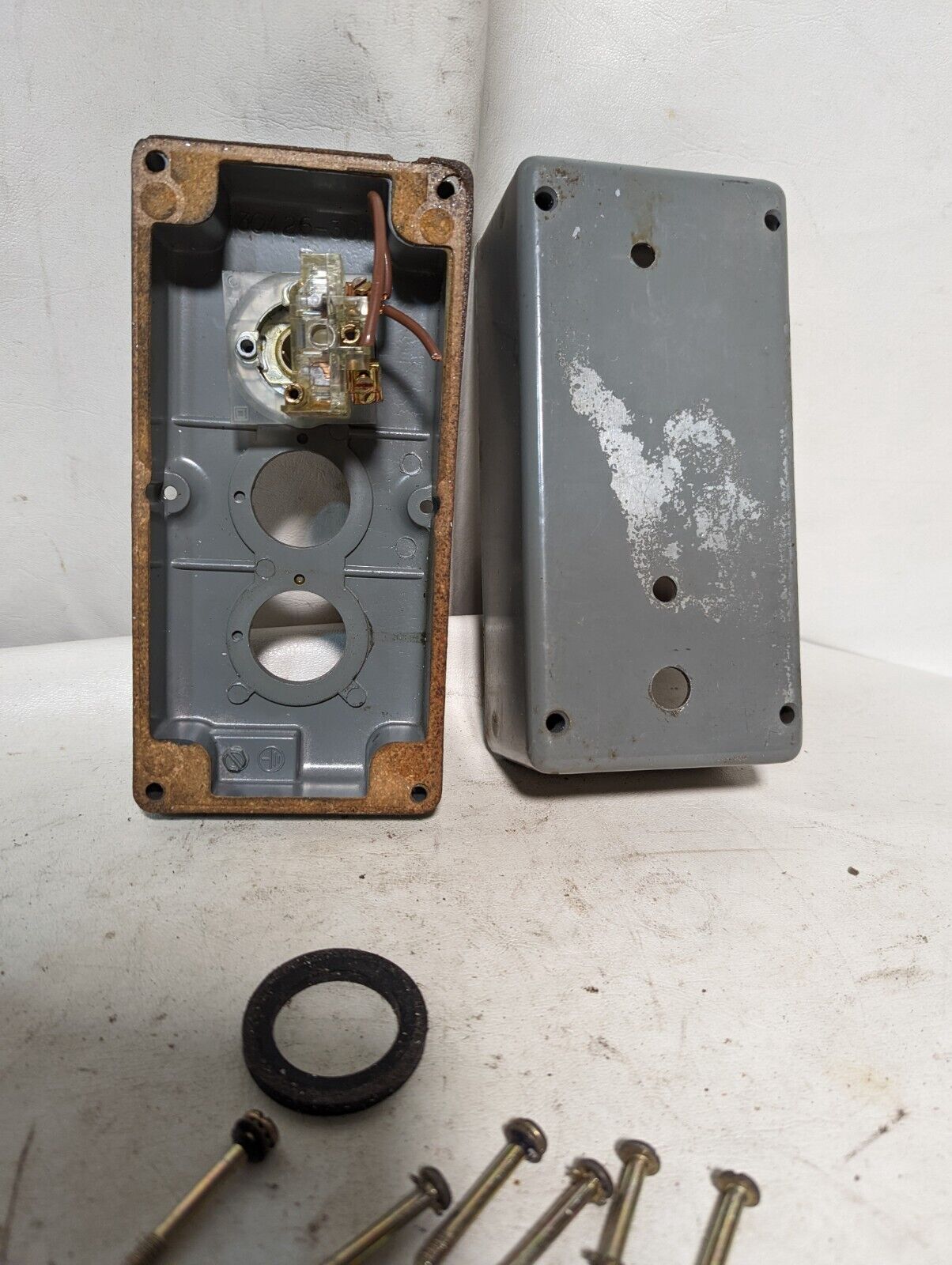 Square D 9001 type K three-button enclosure with 1 red stop pushbutton