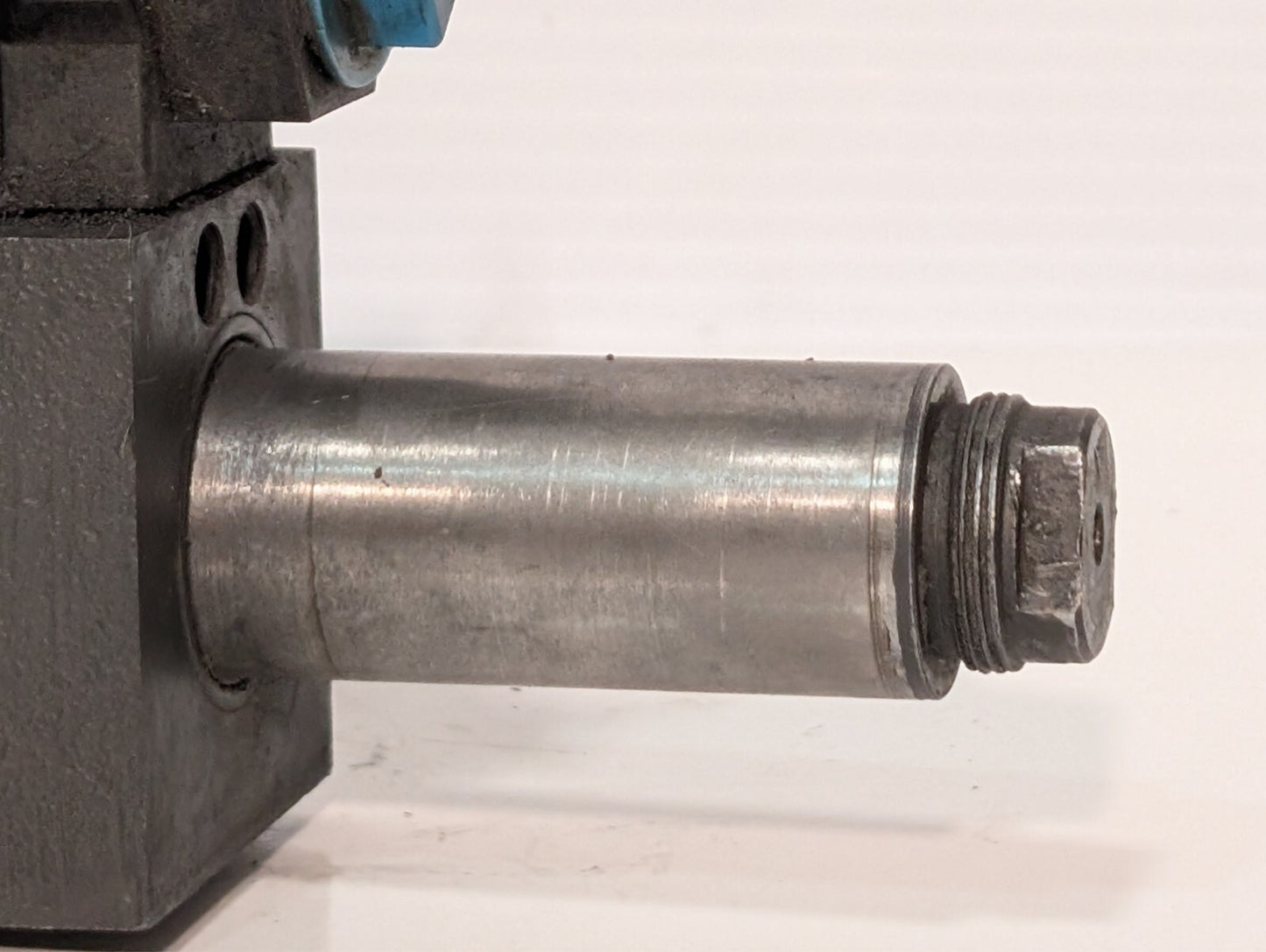 Vickers 02-101731 and Unidentified Hydraulic Valve