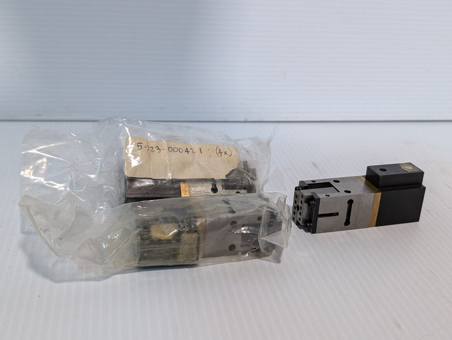 5-723-00047-1 Finger Parallel Gripper or Linear Bearing Actuator Slide