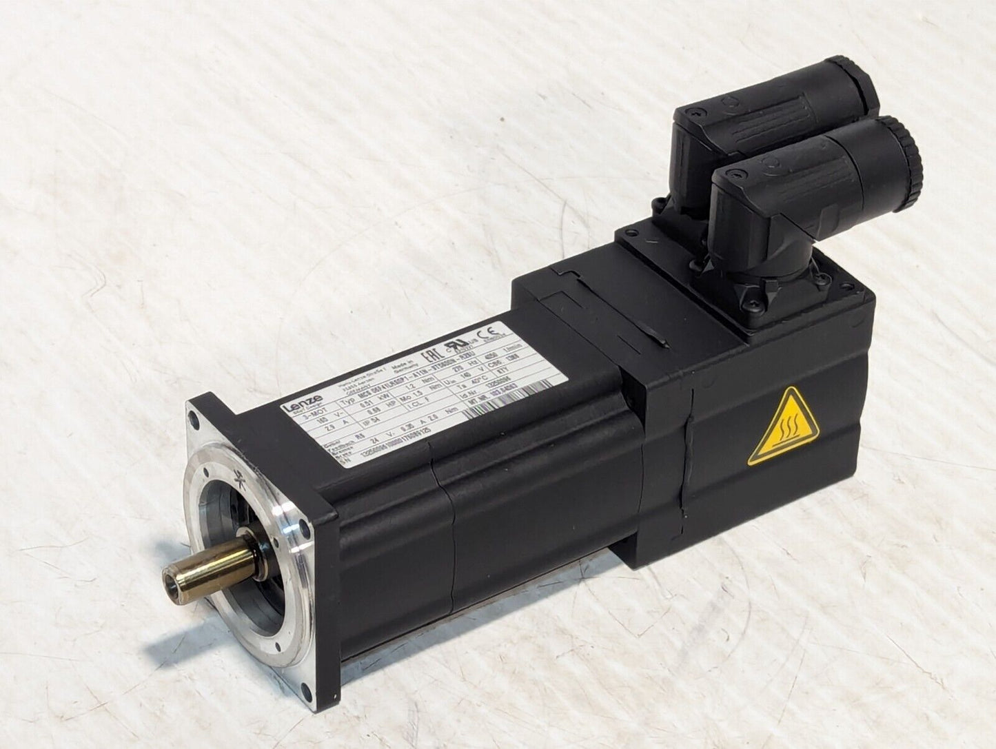 Lenze MCS 06F41LRS0P1-A11N-ST5S00N-R2SU Servo Motor, 4050rpm, 165v, 0.68hp