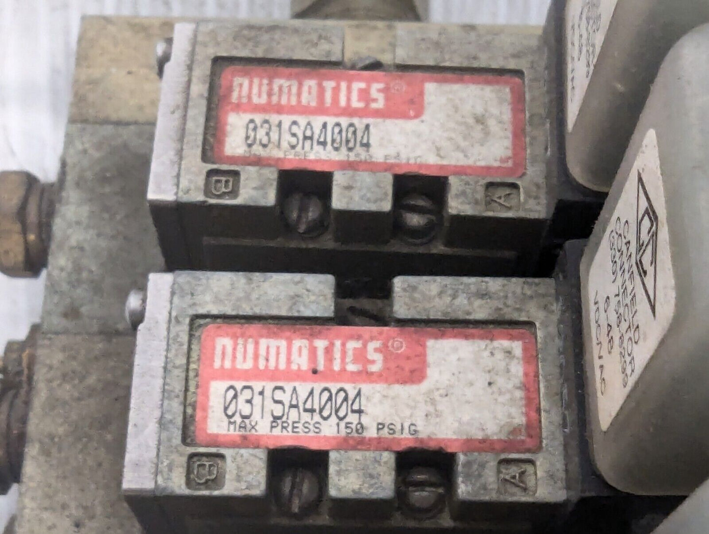 Numatics Valve Assembly w/ (1) 031SA400E, (2) 031SS4002, (2) 031SA4004 &Manifold