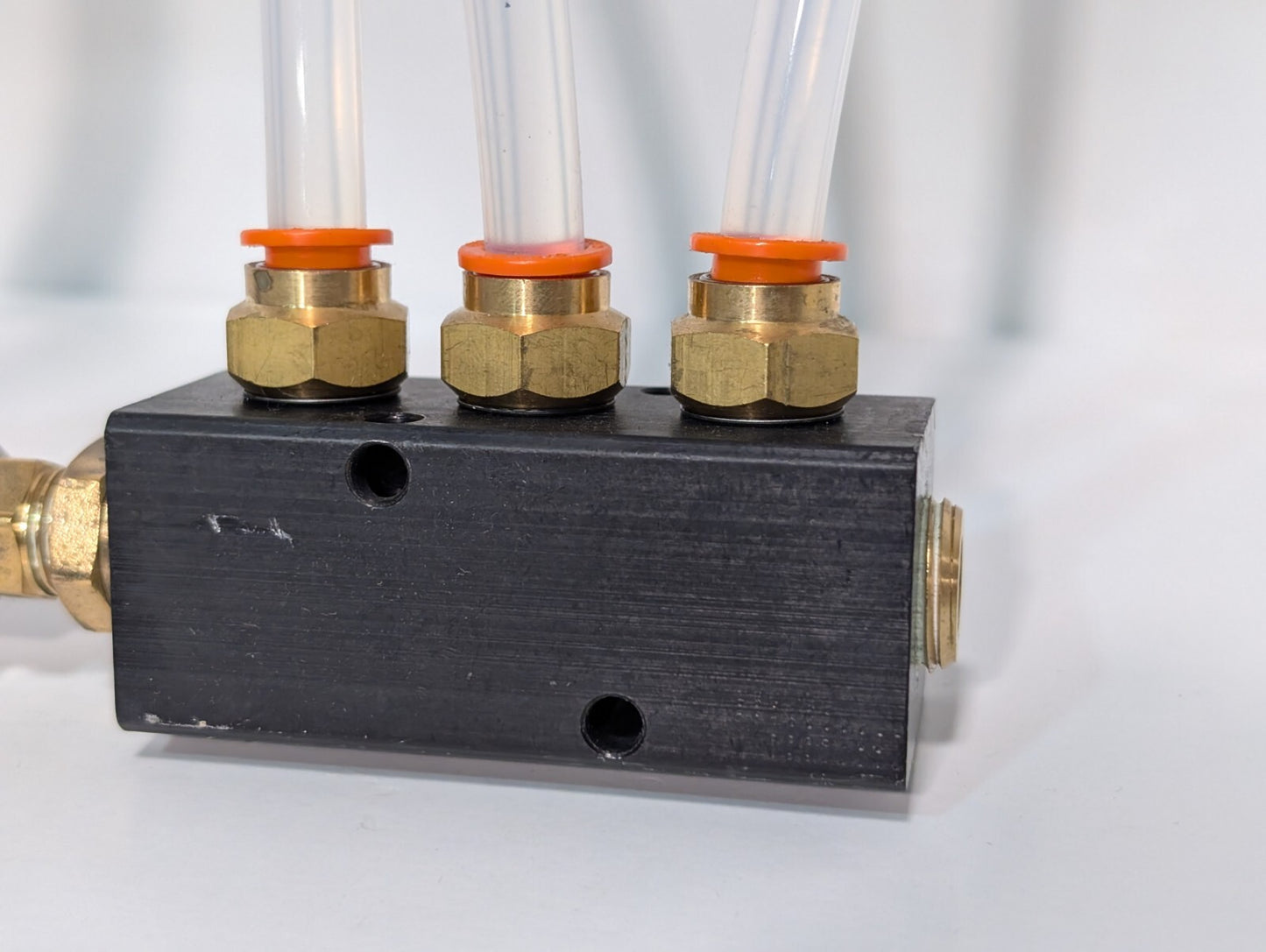 Water Purifier Assembly: 3 Dynalene IC-093-06 w/ Polyconn PCM20-250-03B Manifold