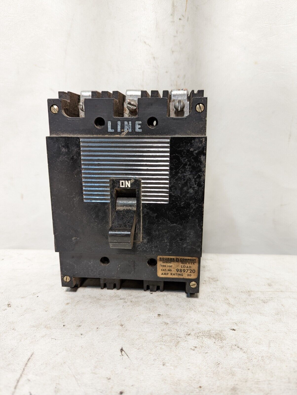 Square D 989720 circuit breaker, 20A, 480VAC, 3 pole
