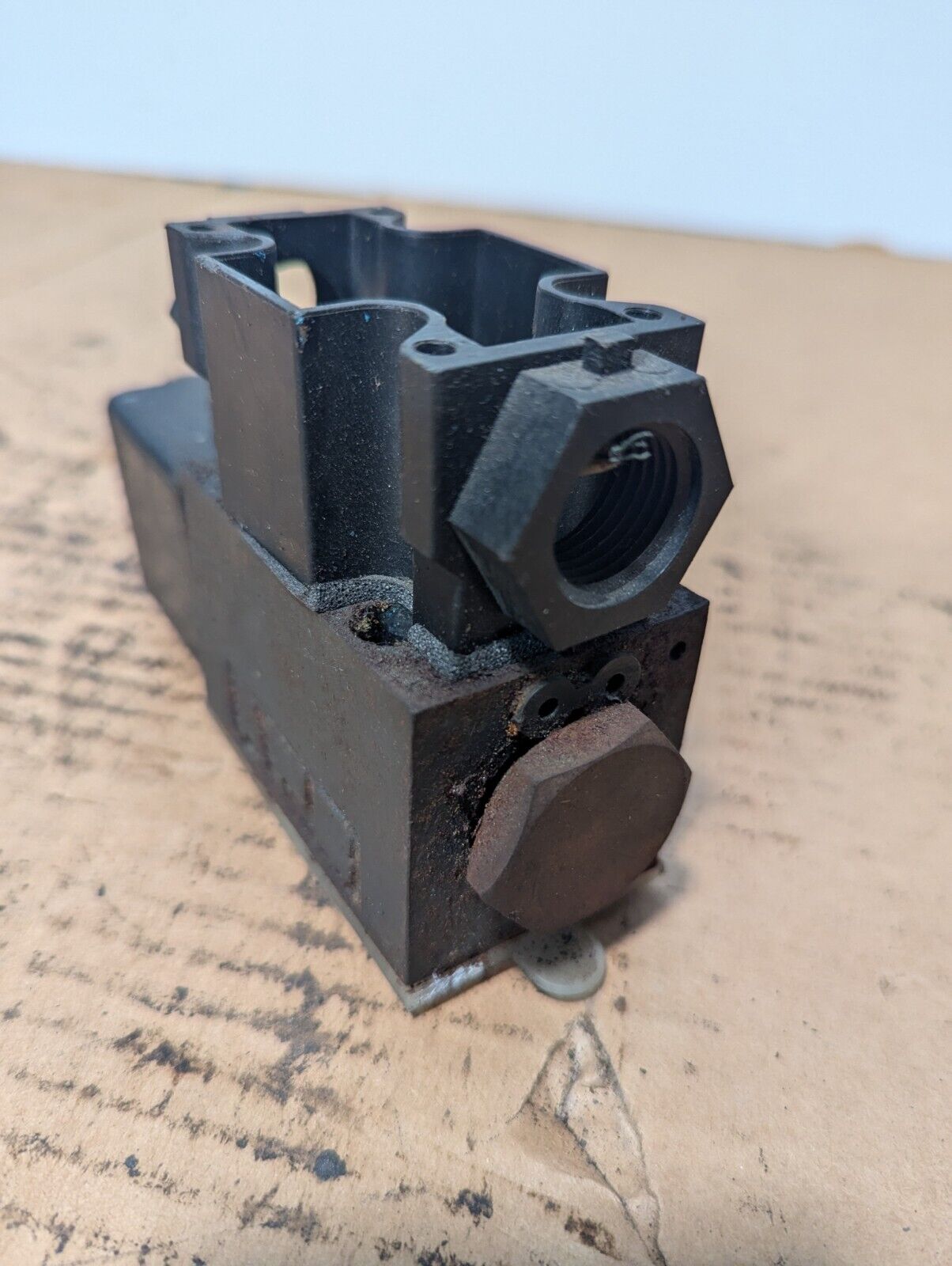 VICKERS PILOT VALVE, 02-101731 - Free Shipping
