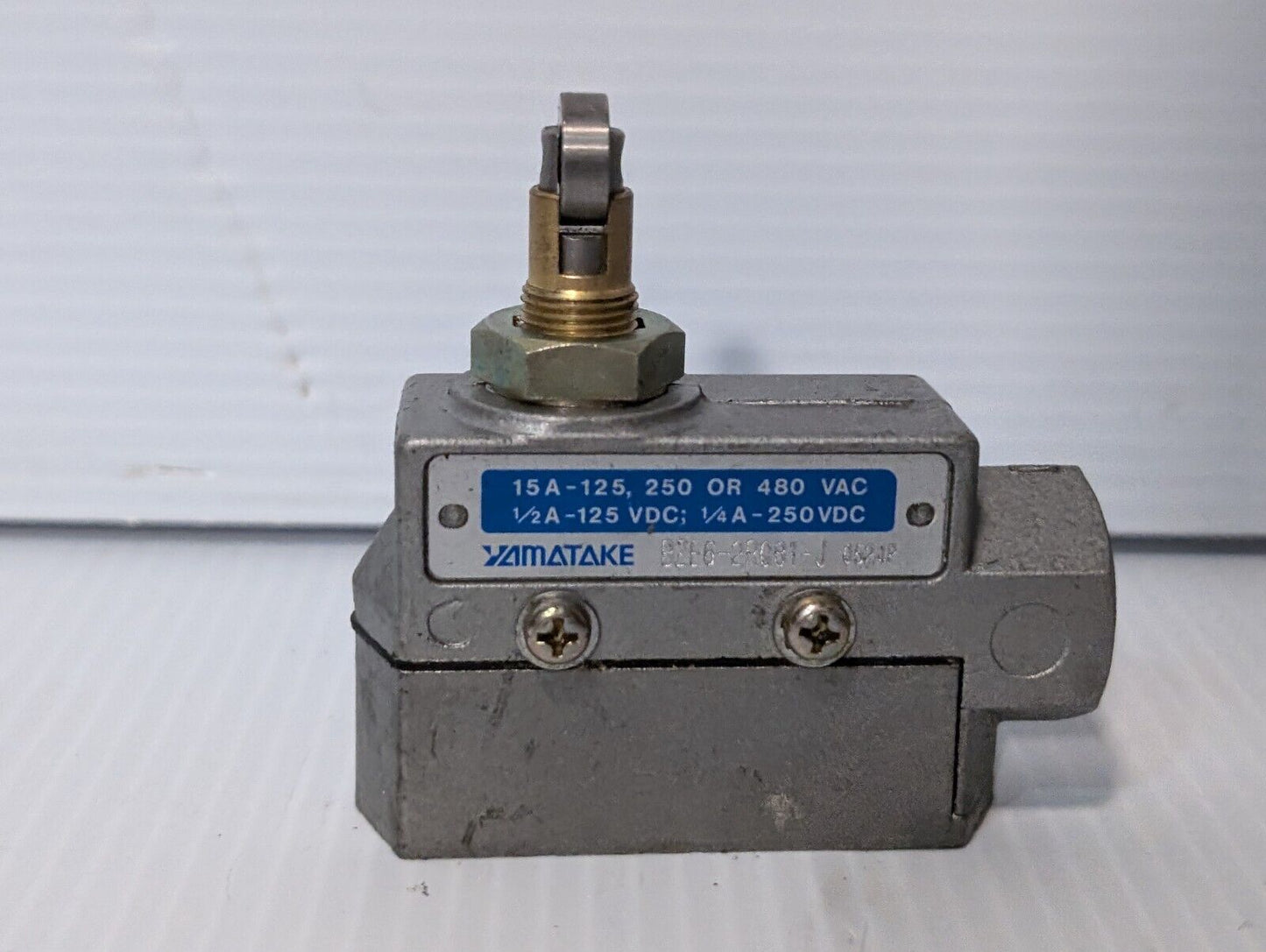 Yamatake Honeywell BZE6-2RQ81-J Micro Switch/Limit Switch - Free Shipping