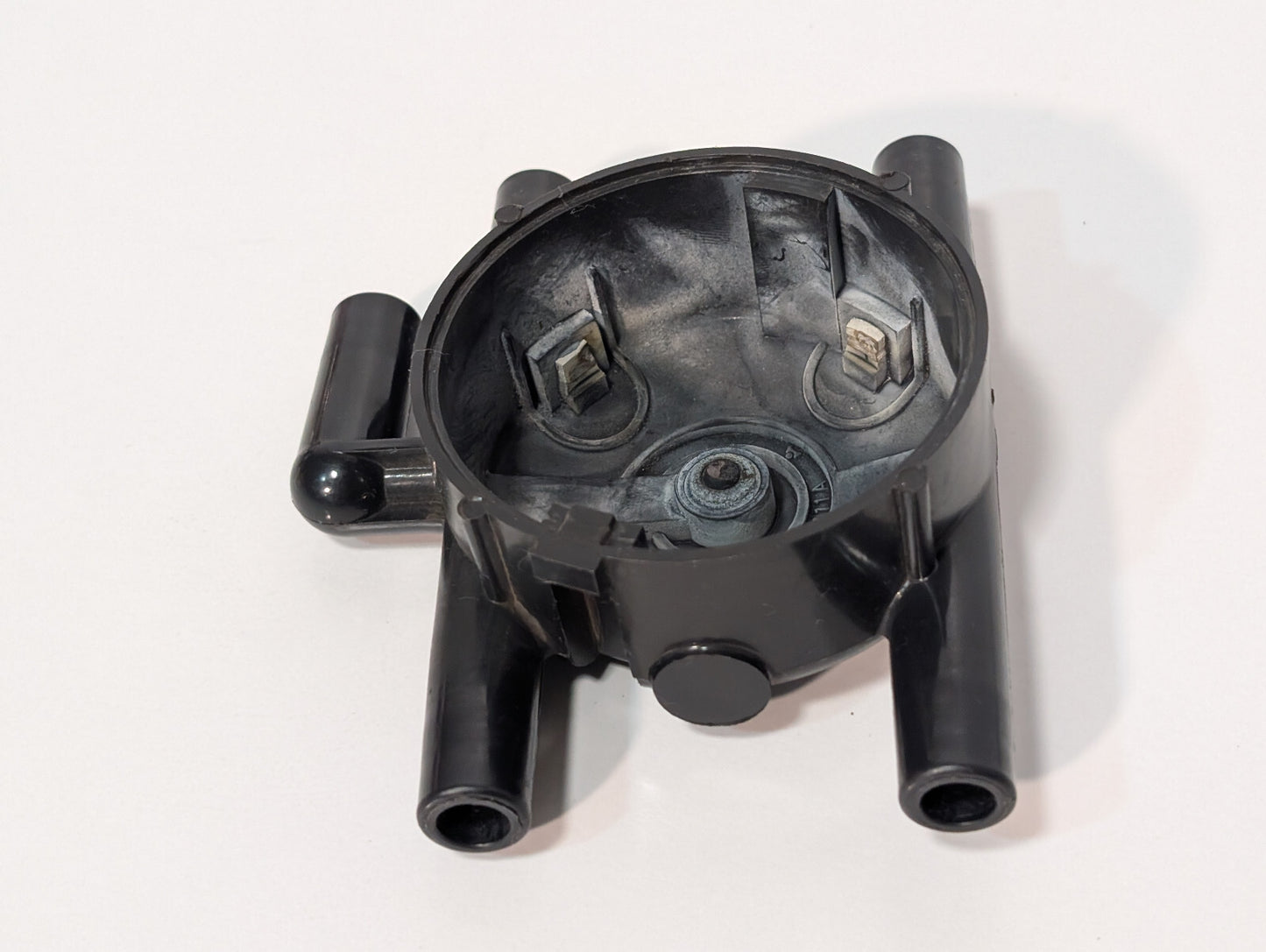 Standard Automotive Parts AL-147 Distributor Cap, (2) Champion UD16 Spark Plugs