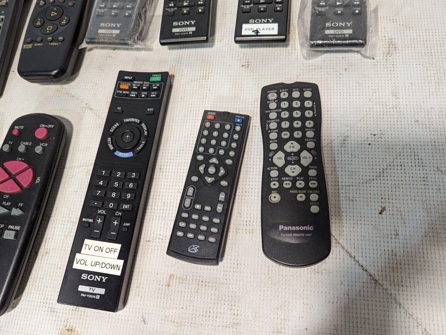 Lot of 17 Remote Controls Panasonic, Coby, Sony RM-YDO35 - Free Shipping