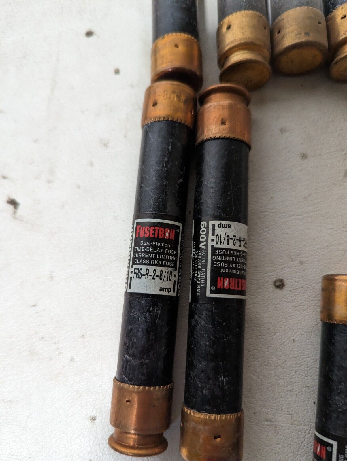 Large lot of 100 FRS-R fuses, 18xFRS-R-9, 15xFRS-R-8, 7xFRS-R-6-1/4, 1xFRS-R-6,