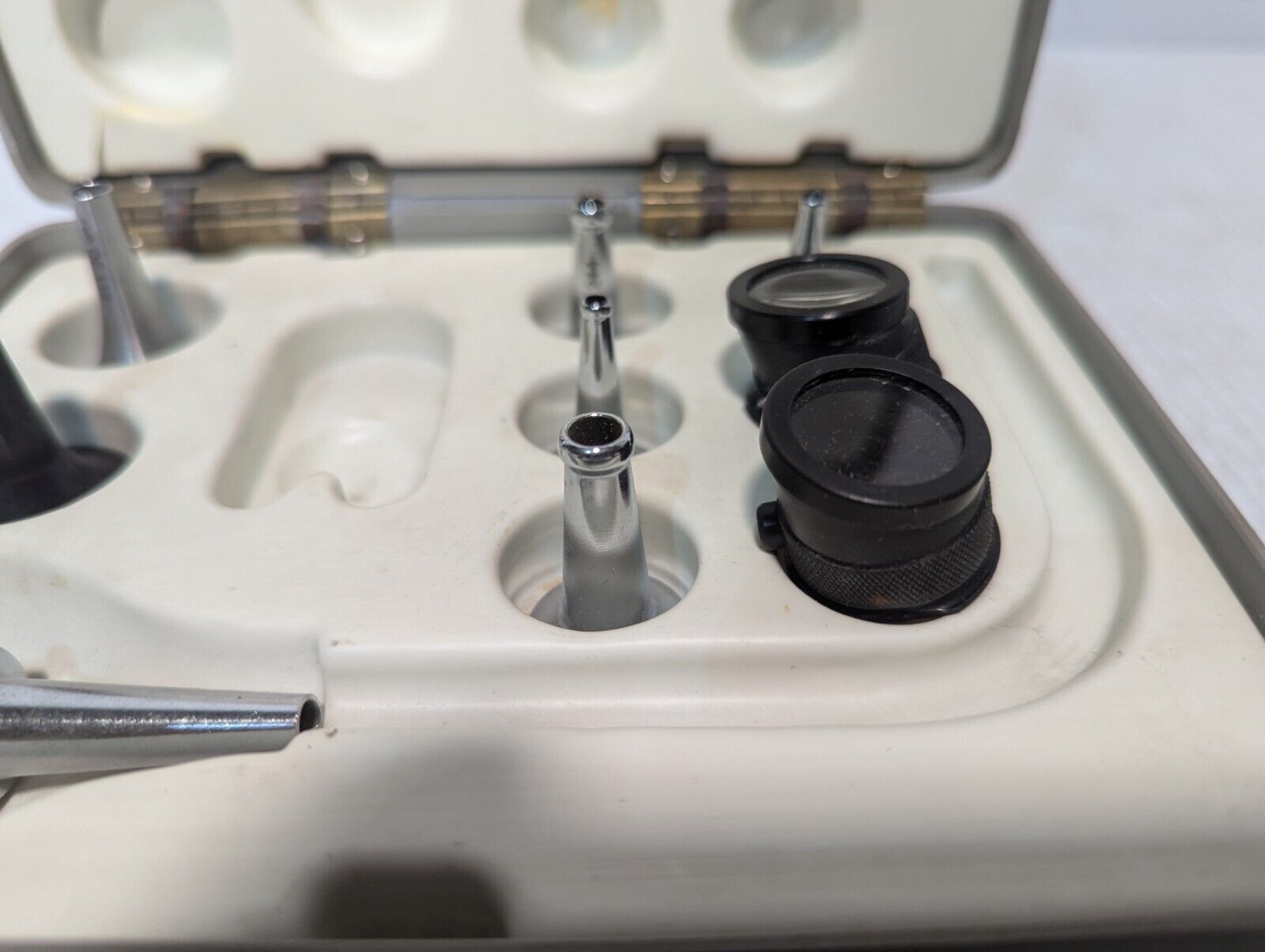 Storz N0300 aural magnifier set with specula and case as pictured- Free Shipping