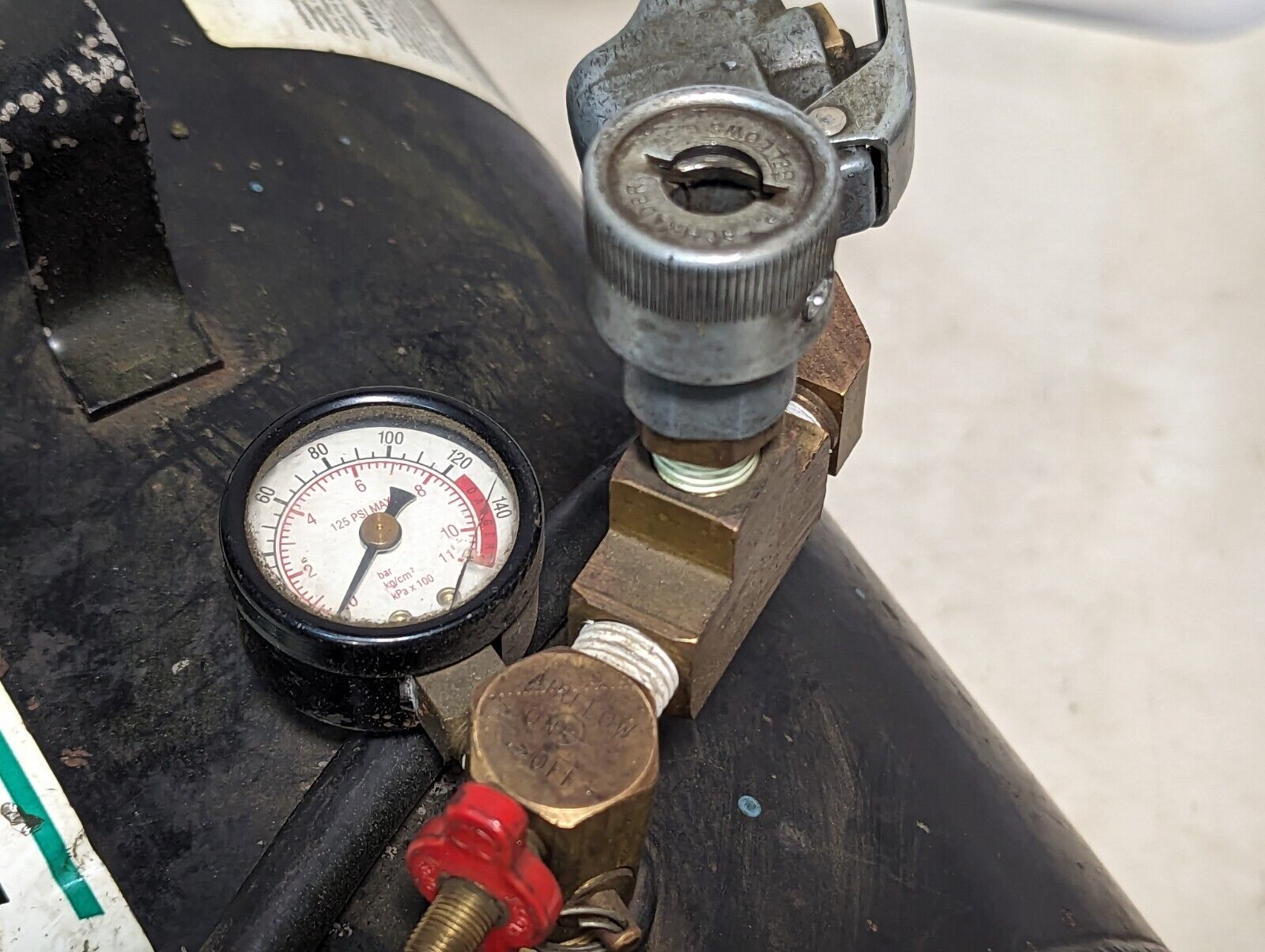 Speedaire 4F692(?) air tank