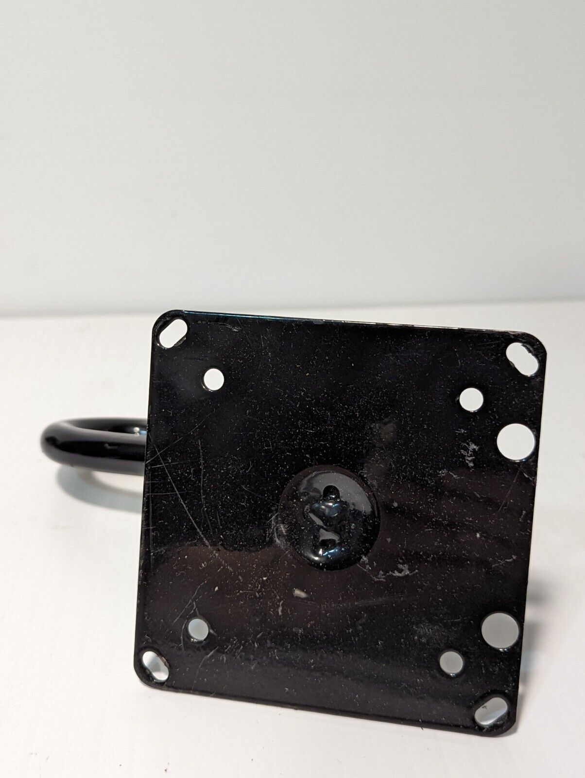 Lucasey LCIL200 hook mount for up to 32" flat panel screens - Free Shipping